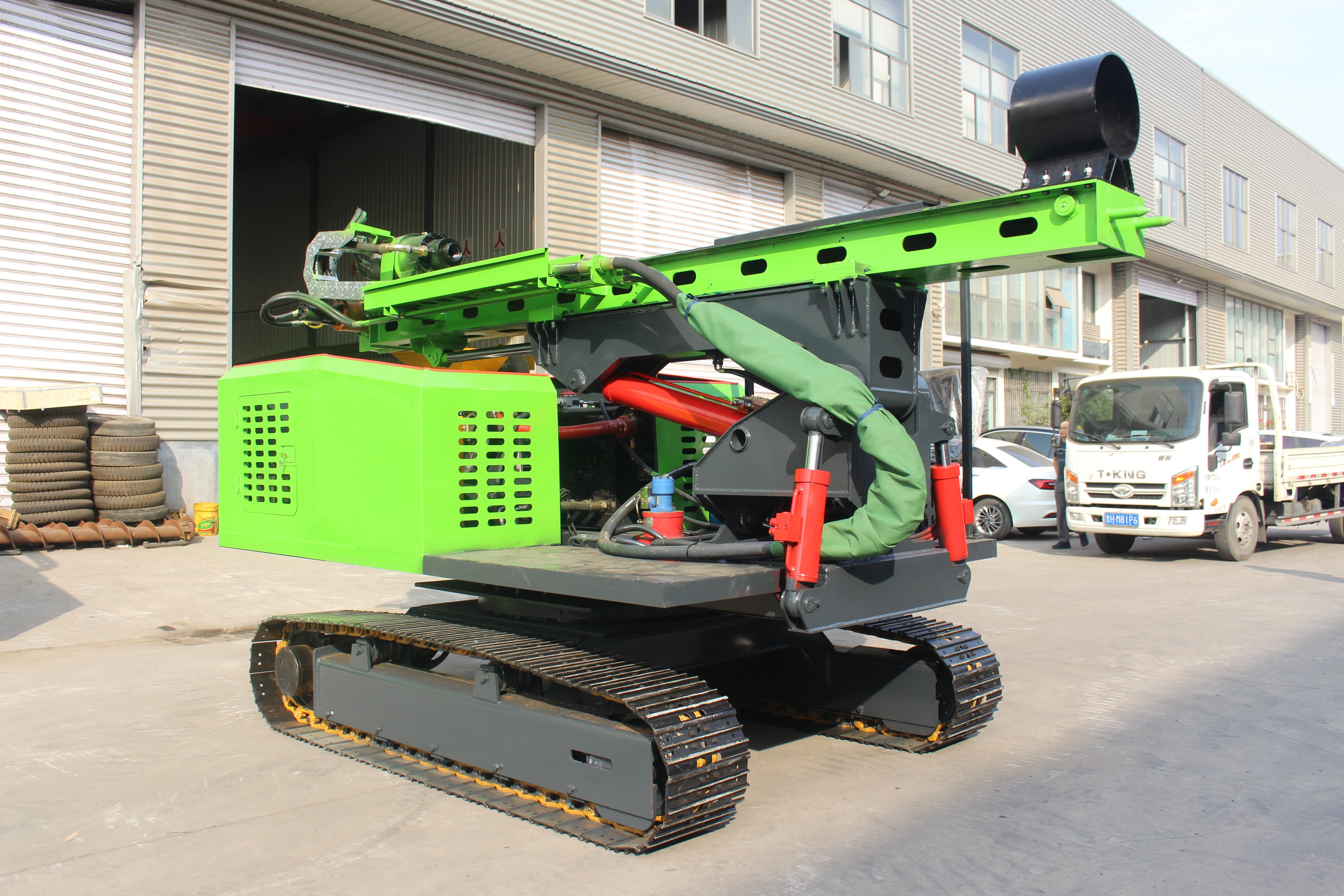 YH-03D Solar Pile Driver Tracked Full Hydraulic Soil & Rock Dual-Use Telescopic Mast PV Drilling Machine Ready Stock