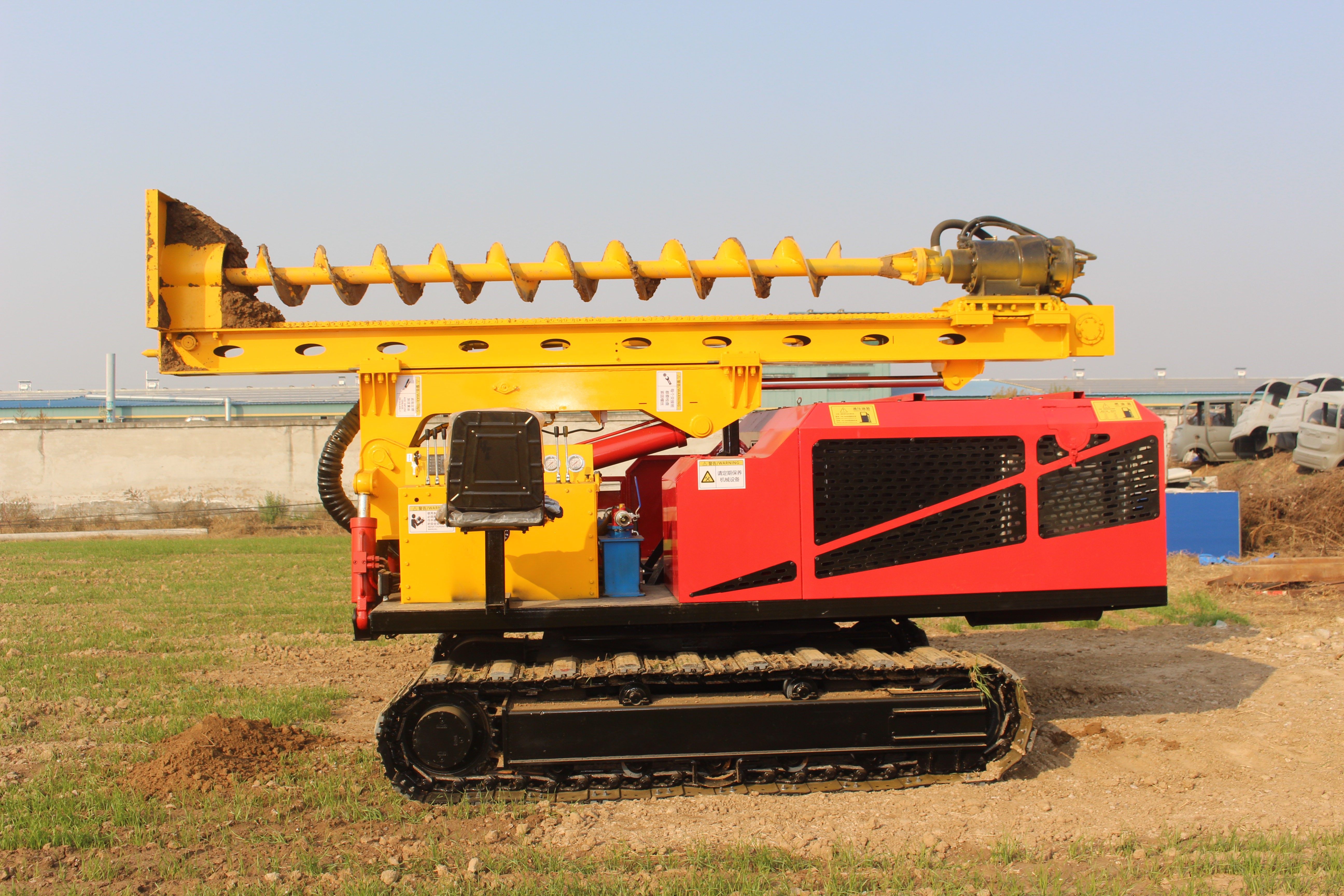 Yuchai 85kw Agricultural PV Spiral Driller Steel Track 360° Rotation Farm Solar Piling Equipment