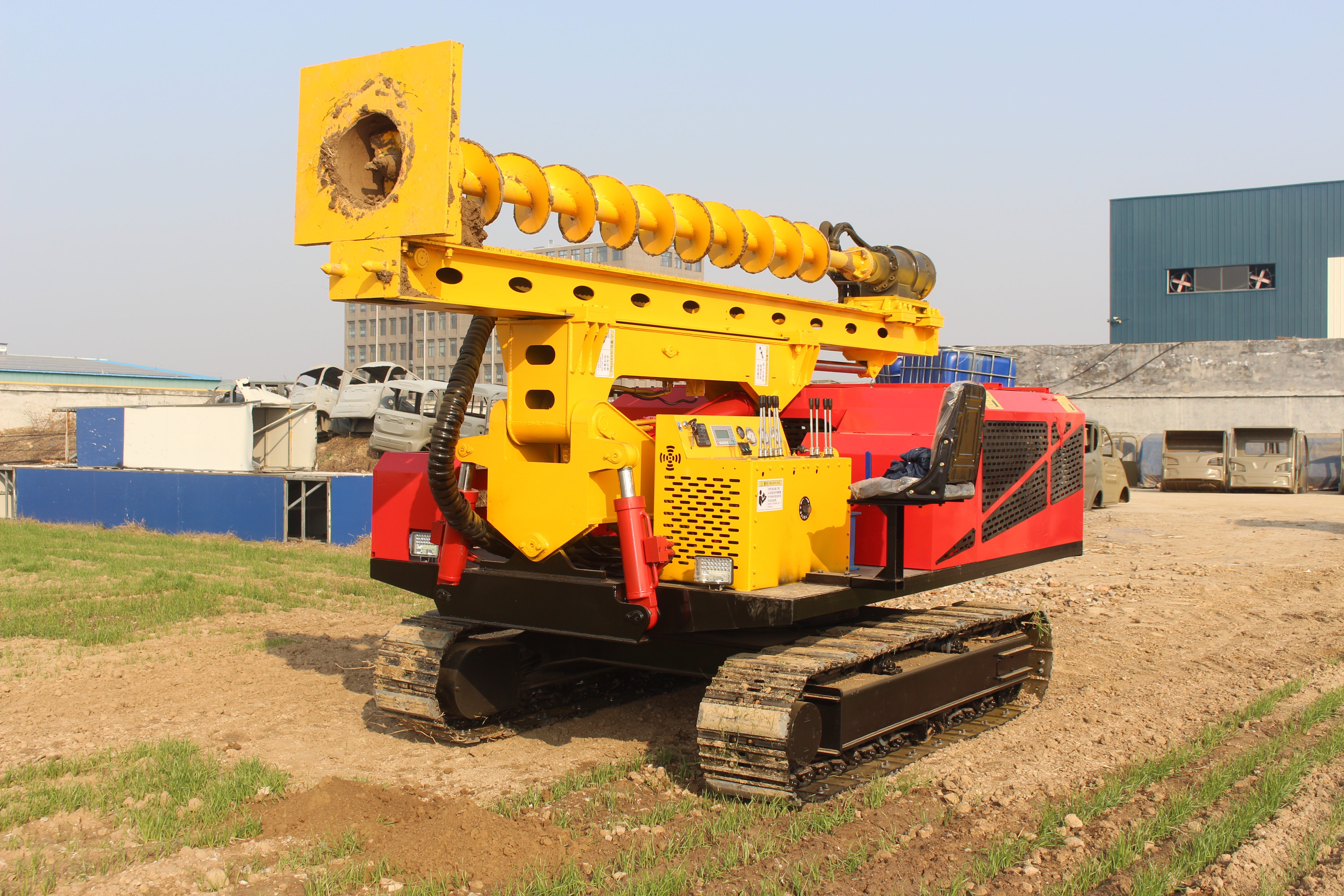 Yuchai 85kw Agricultural PV Spiral Driller Steel Track 360° Rotation Farm Solar Piling Equipment