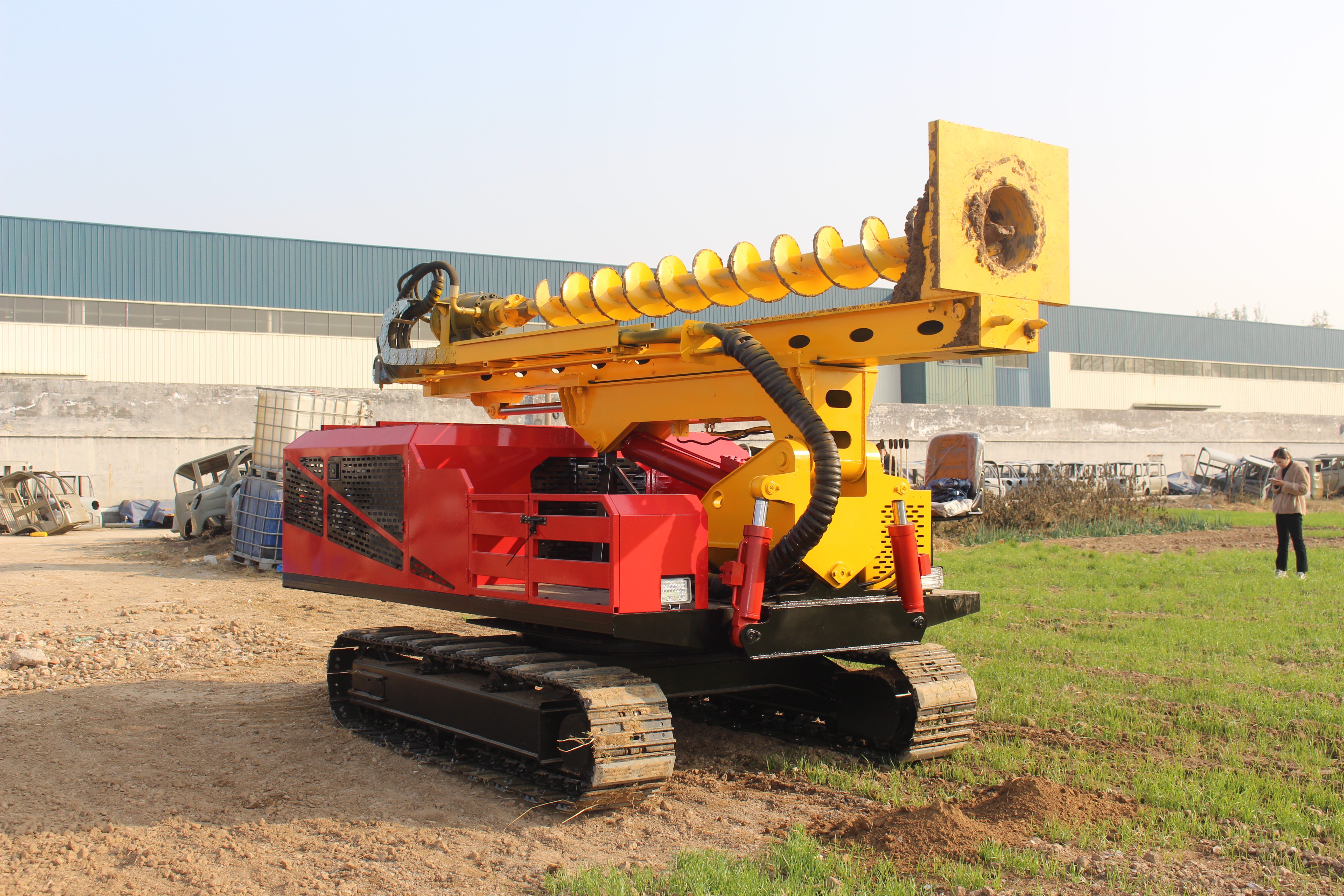 Yuchai 85kw Agricultural PV Spiral Driller Steel Track 360° Rotation Farm Solar Piling Equipment