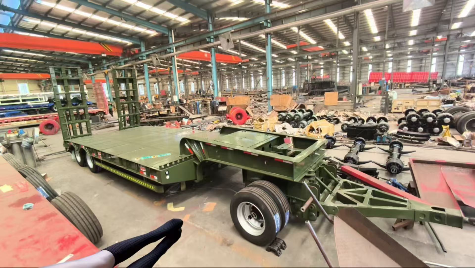 Military Traction Low Flatbed Semi Trailer With Spring Ramps 10-30m Heavy Construction Machinery Transport Private Custom Trailer