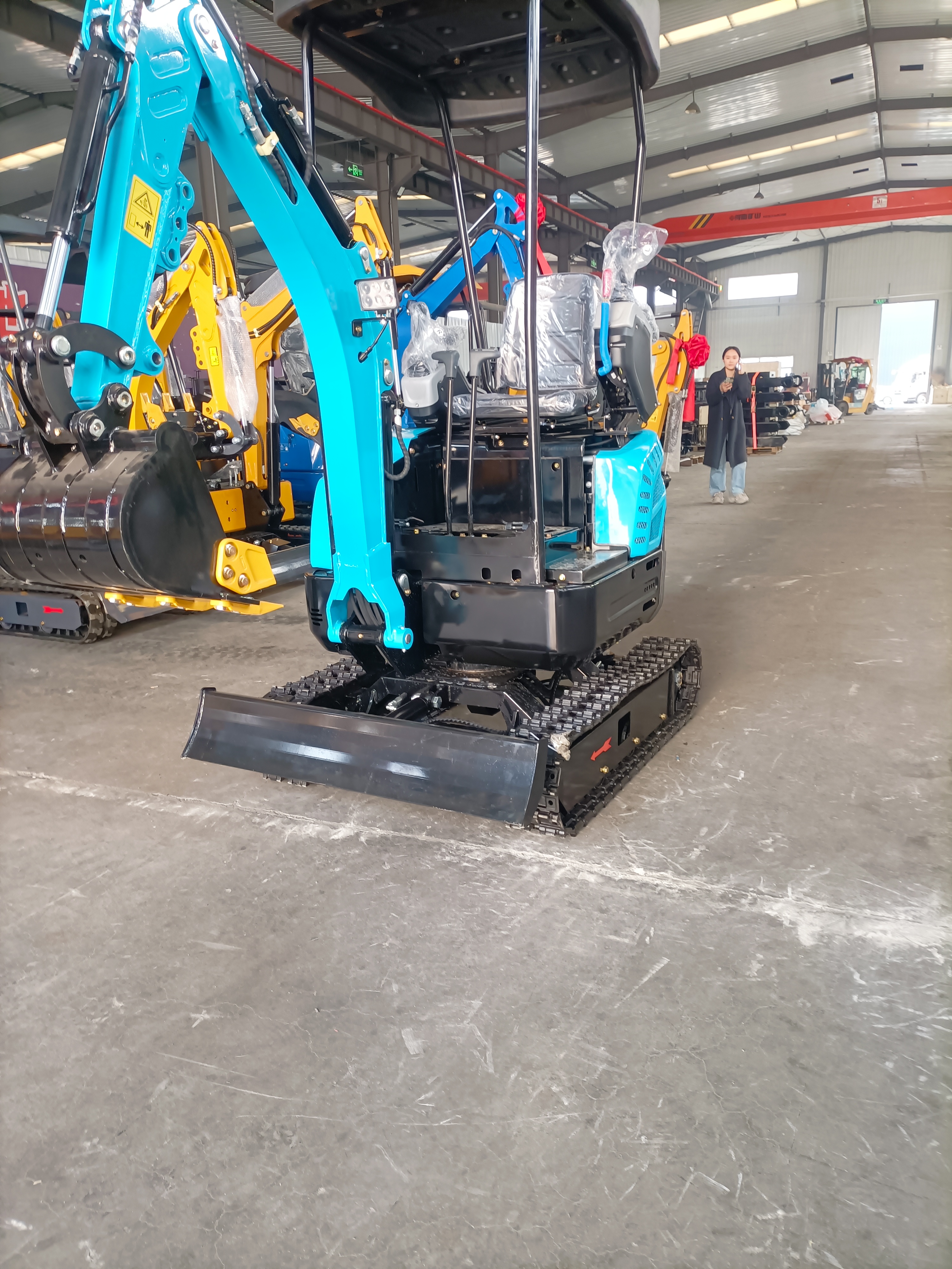 JD-18 Zero Tail Mini Excavator Kubota 16HP Zero Swing Micro Digger For Indoor Demolition & Orchard Greenhouse