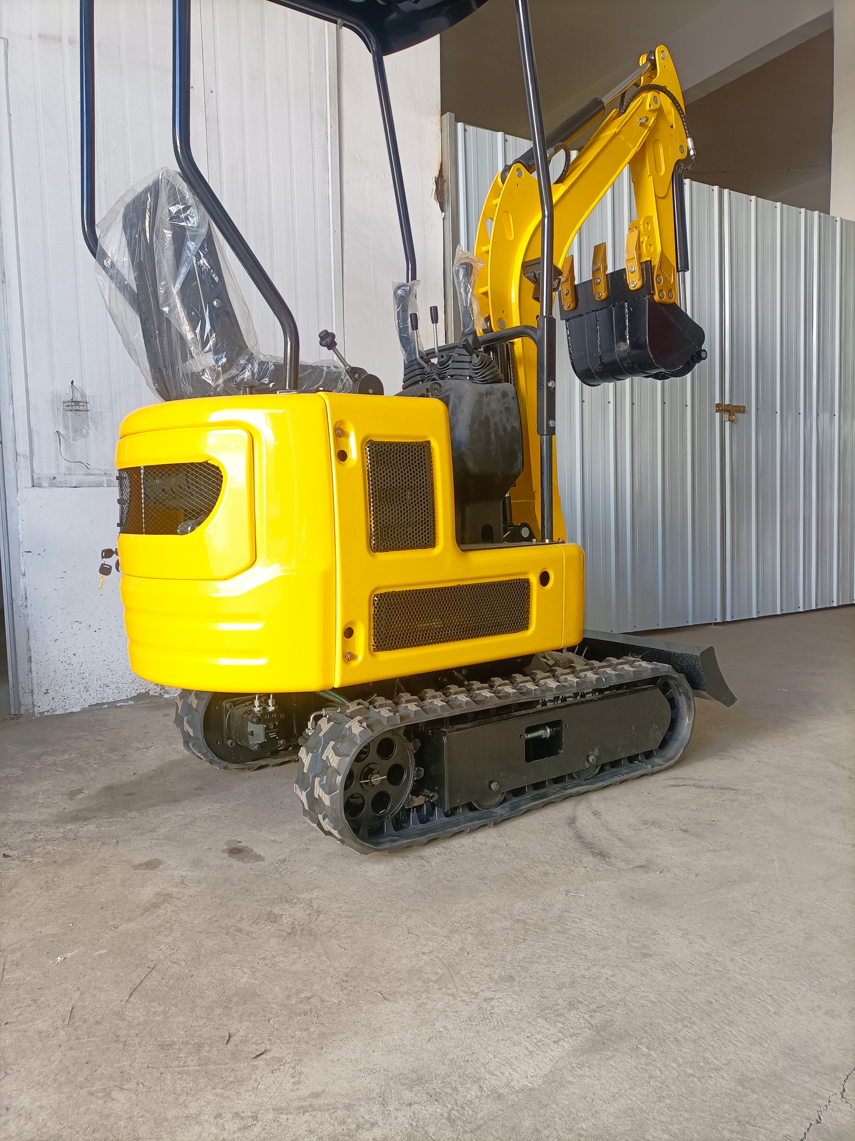 Brand New Model 1 Ton Mini Excavator Retractable Chassis Rubber Track For Orchard Greenhouse