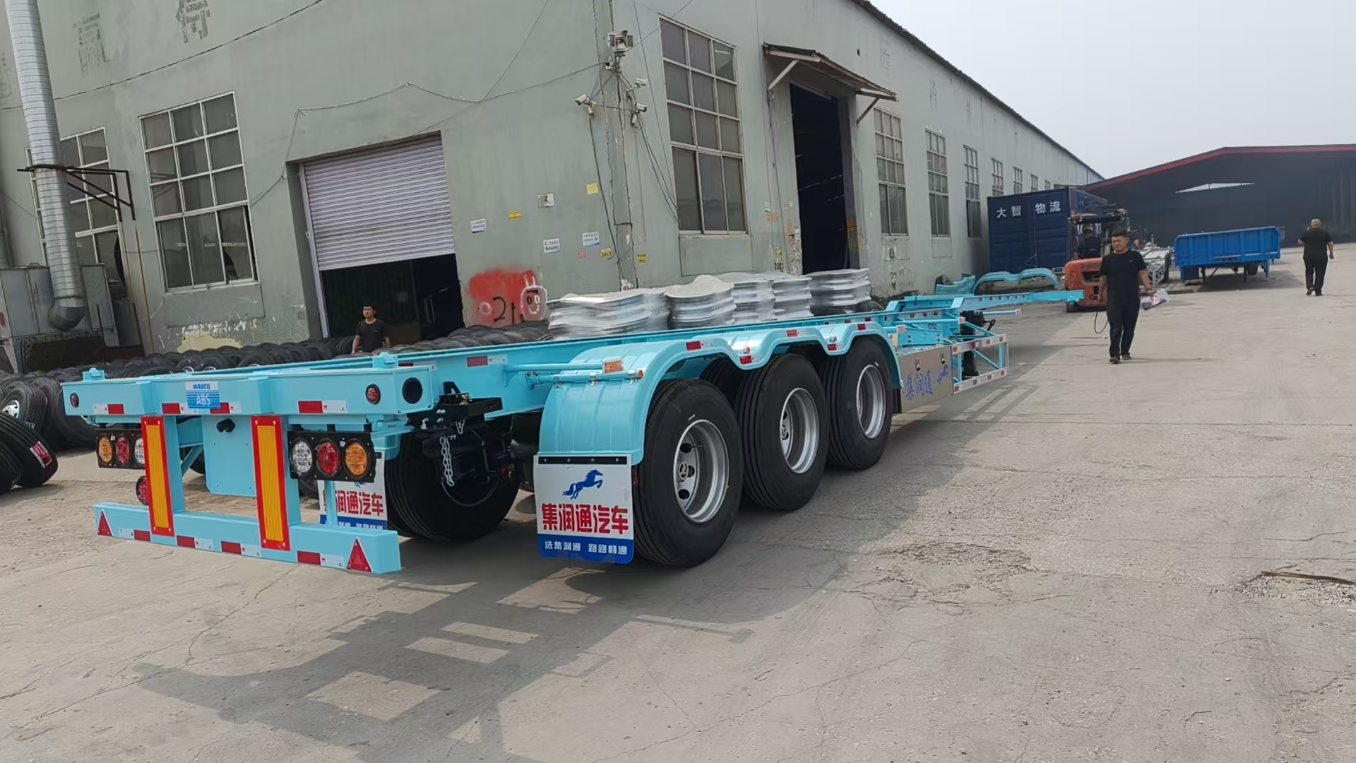 Jiruntong Used Lightweight Container Chassis Trailer Long-Distance Box Cargo Transport Semi-Trailer