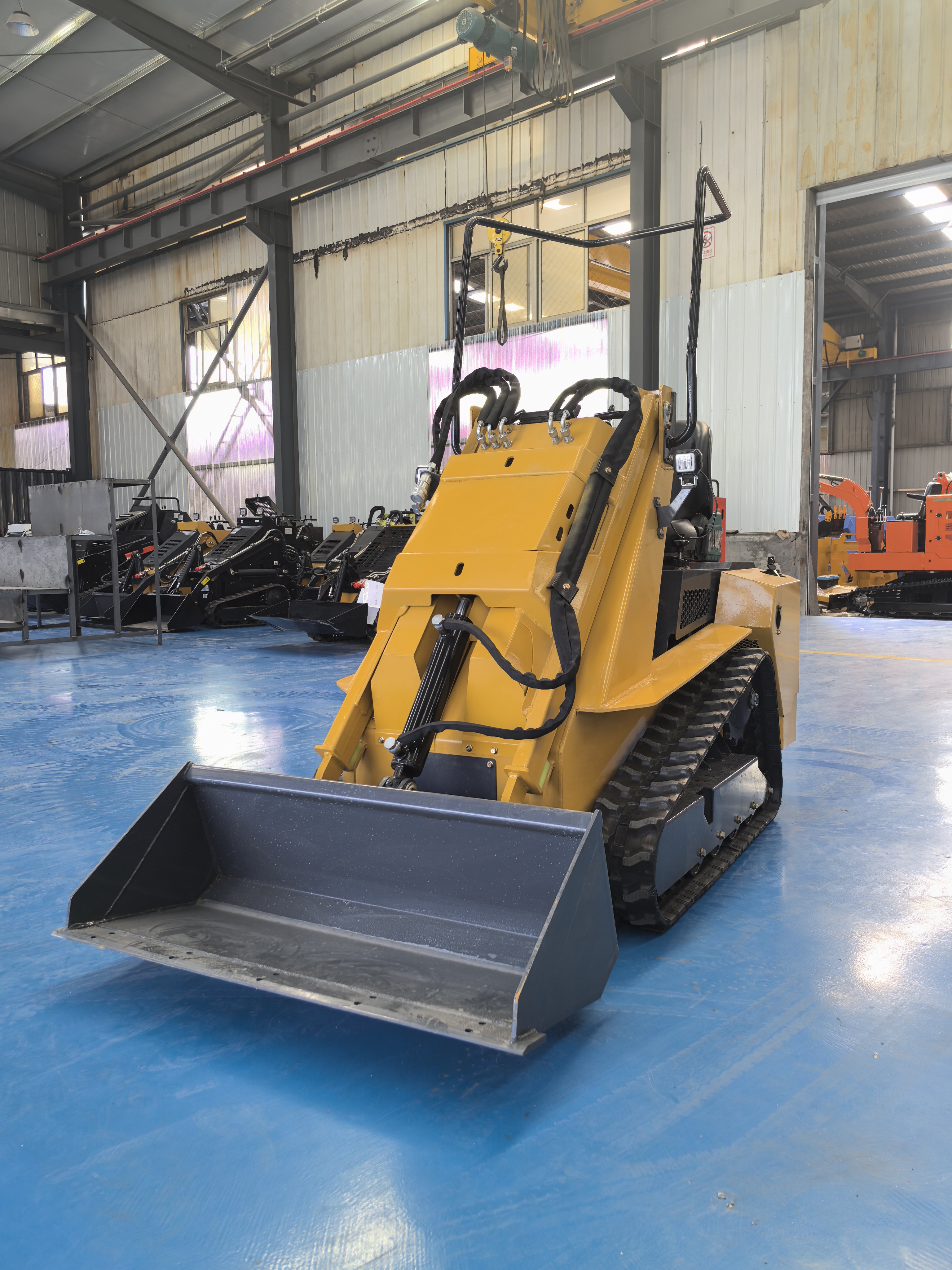 480S Track Mini Skid Steer Loader Rubber Track Compact Machine For Indoor Basement Narrow Aisle Ready Stock