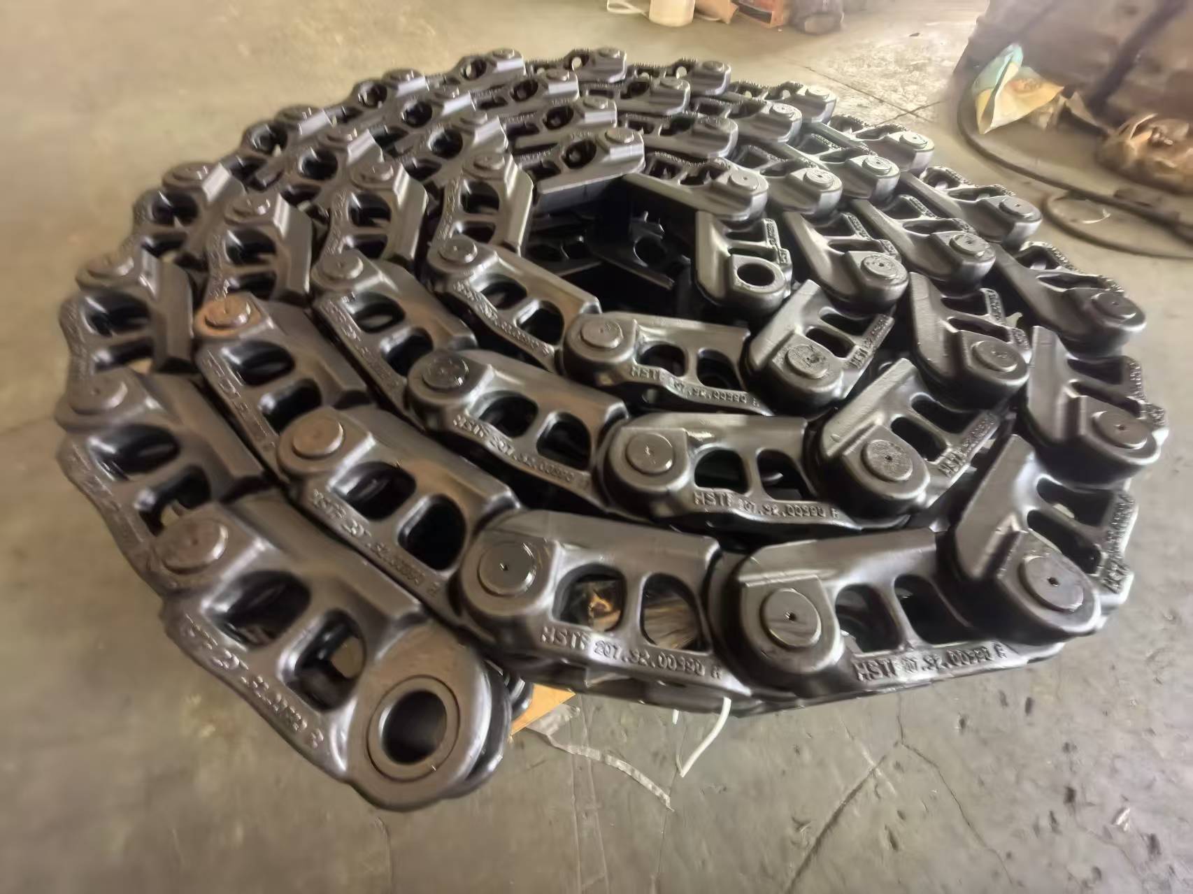 Excavator Track Chain Assembly Heavy Equipment Undercarriage Link Track For Komatsu CAT Hitachi Doosan Wear-Resistant Spare Parts Export