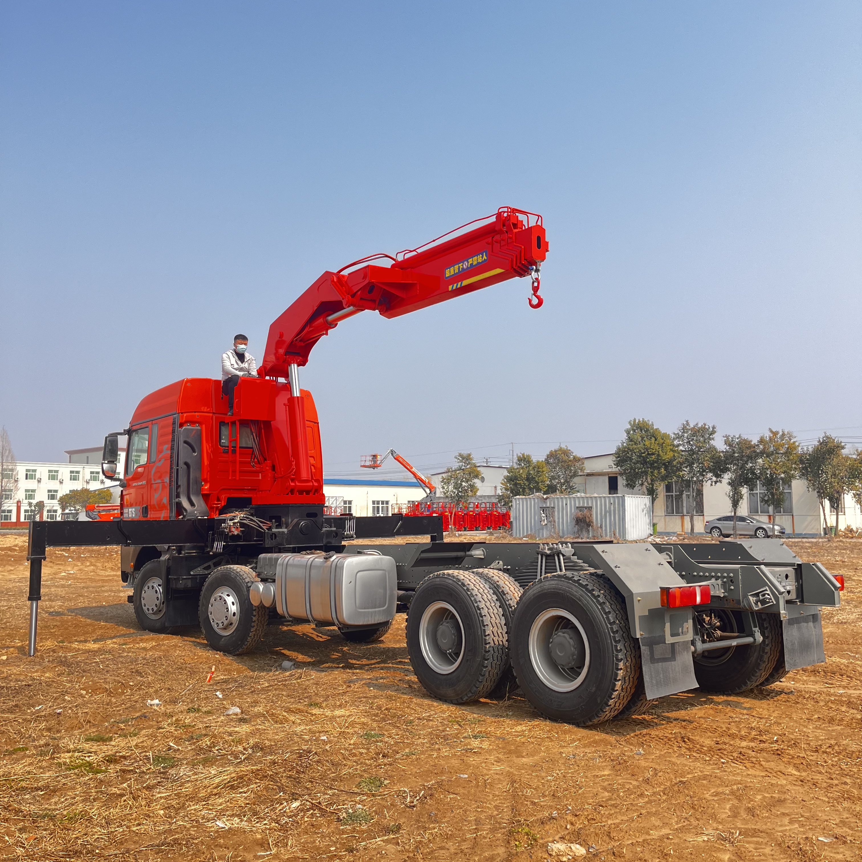 Heavy truck mounted crane