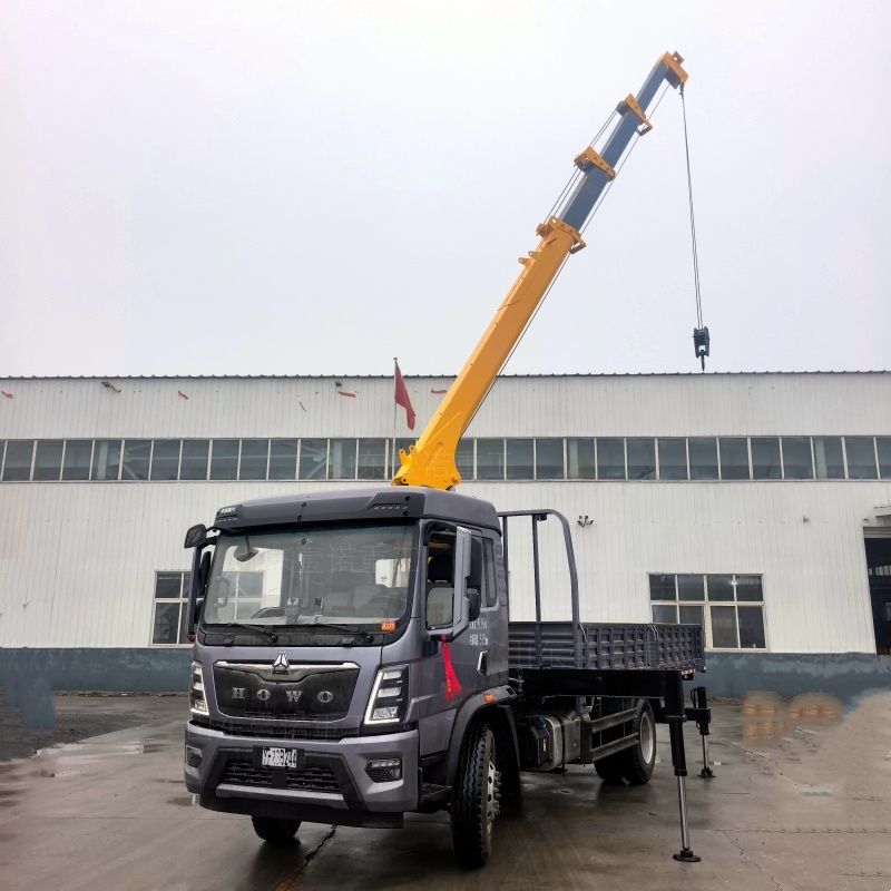Heavy truck mounted crane