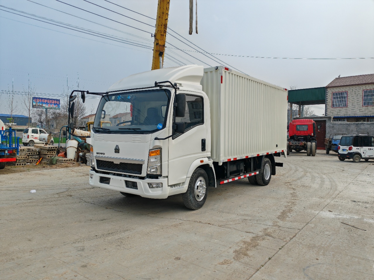 Used Sinotruk Howo 4.2m Box Cargo Truck Euro III 130HP Enclosed Van For Express Supermarket Logistics Export