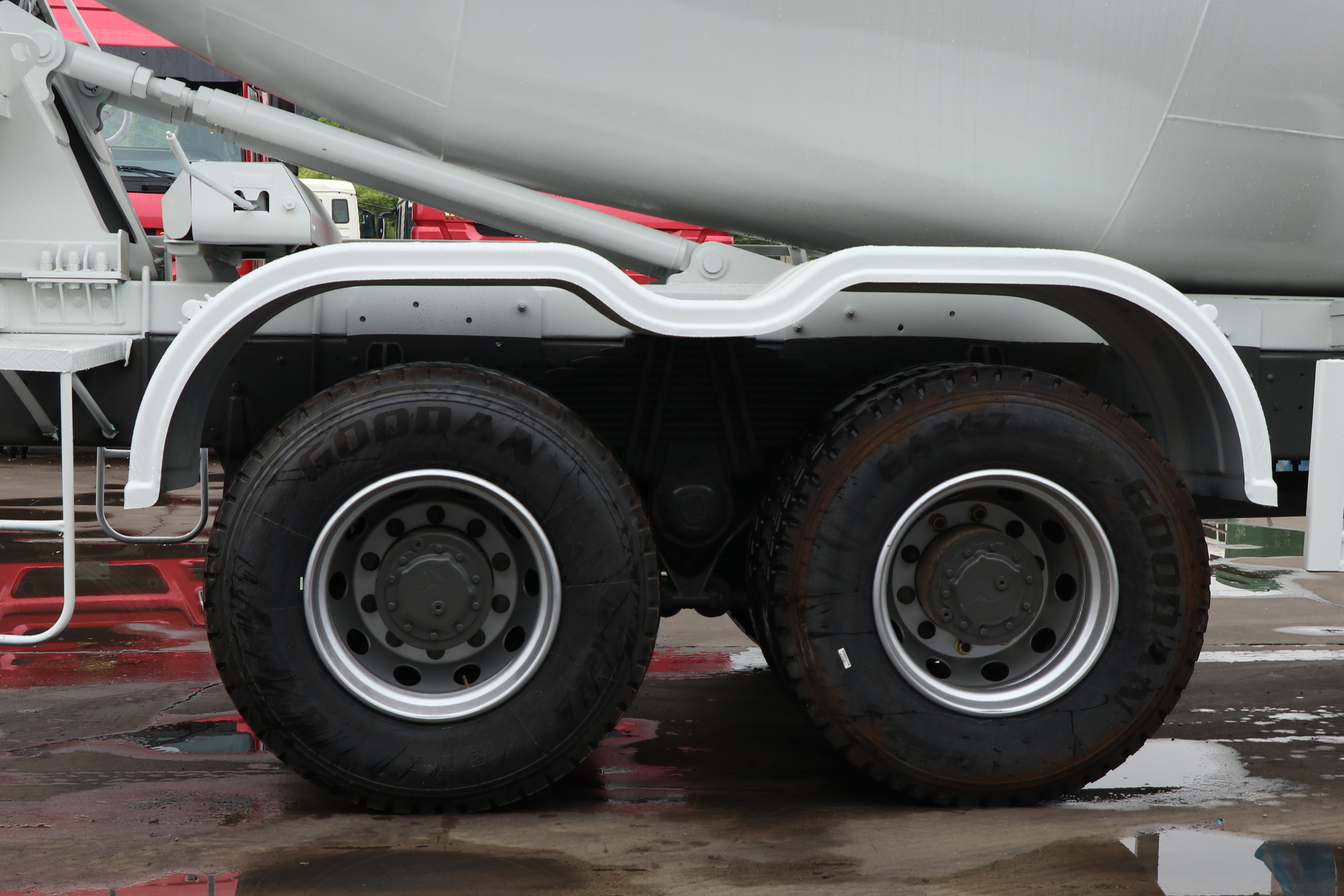 Used Remanufactured SINOTRUK HOWO 6X4 Concrete Mixer Truck Cement Mix Tanker For Overseas Construction Export In Stock