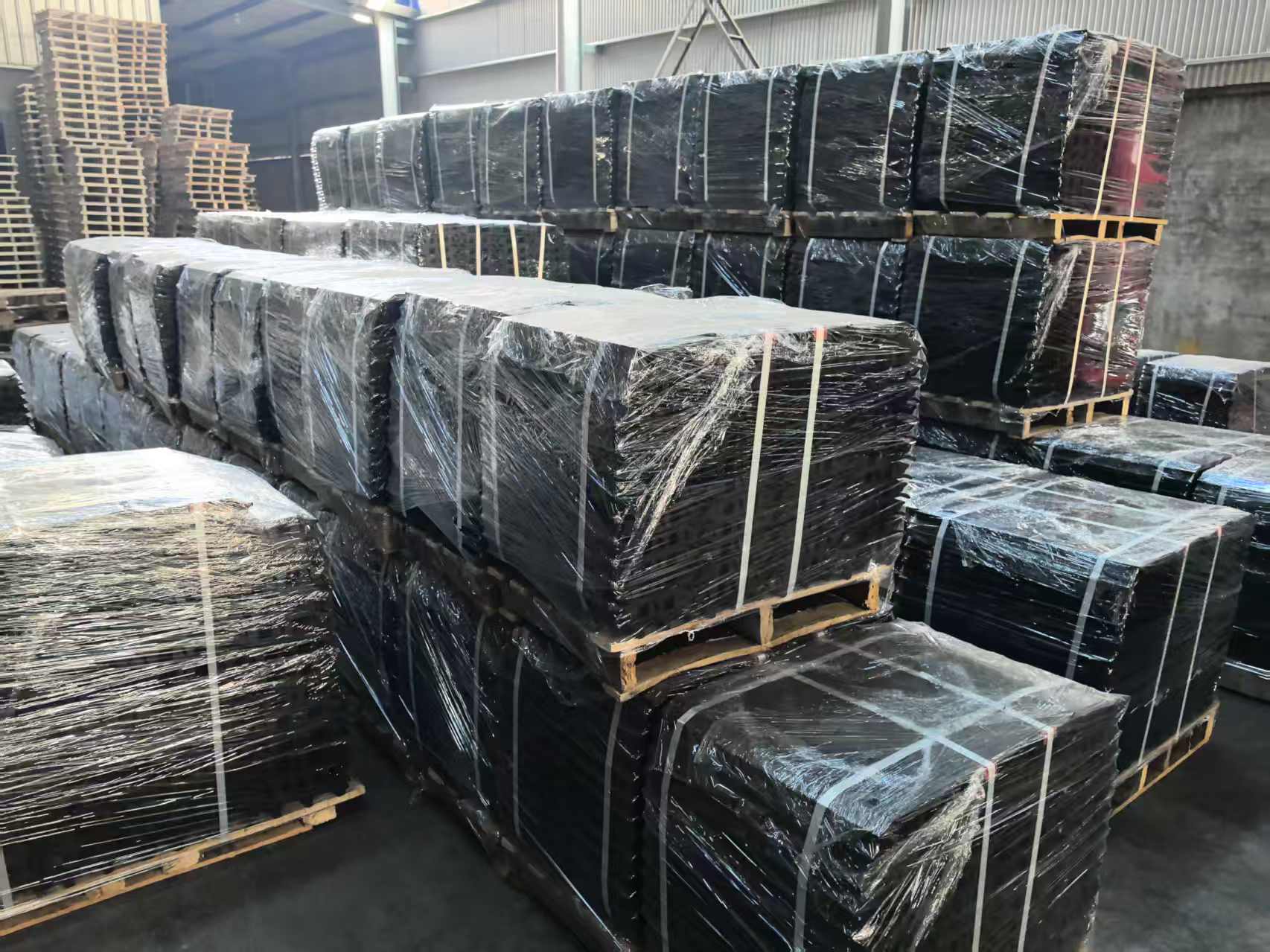 Excavator & Bulldozer Track Shoe Thick Wear-Resistant Track Pad For Komatsu CAT Shantui Construction Machinery Undercarriage Spare Parts Export