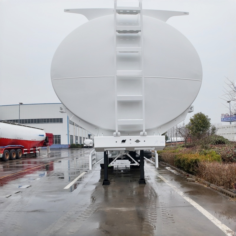 High-Quality Tanker Semi-Trailers Are Mainly Used for Various Liquid Media Such as Diesel, Gasoline, Palm Oil, Edible Oil, Chemical Liquids and Water.40000L 45000L  50000L  60000L