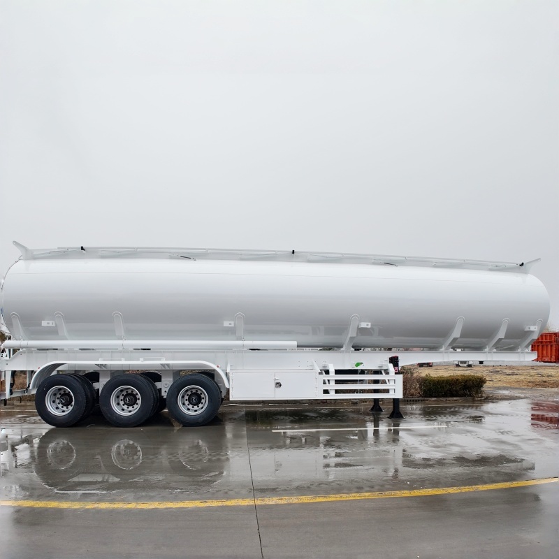 High-Quality Tanker Semi-Trailers Are Mainly Used for Various Liquid Media Such as Diesel, Gasoline, Palm Oil, Edible Oil, Chemical Liquids and Water.40000L 45000L  50000L  60000L