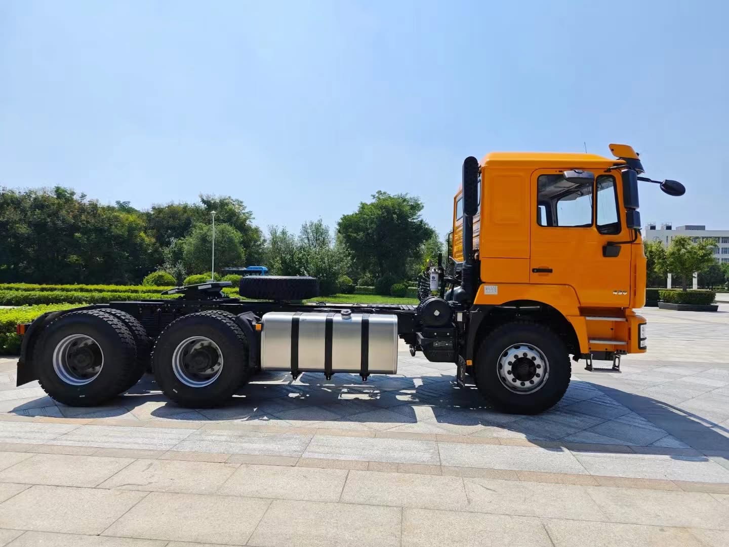 Used Remanufactured SHACMAN F3000 6X4 Tractor Head Cross-Border Container Semi-Trailer Long-Haul Logistics Export Truck