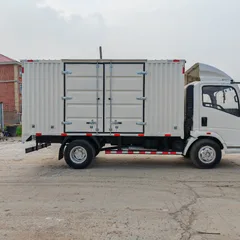 Used Sinotruk Howo 4.2m Box Cargo Truck Euro III 130HP Enclosed Van For Express Supermarket Logistics Export