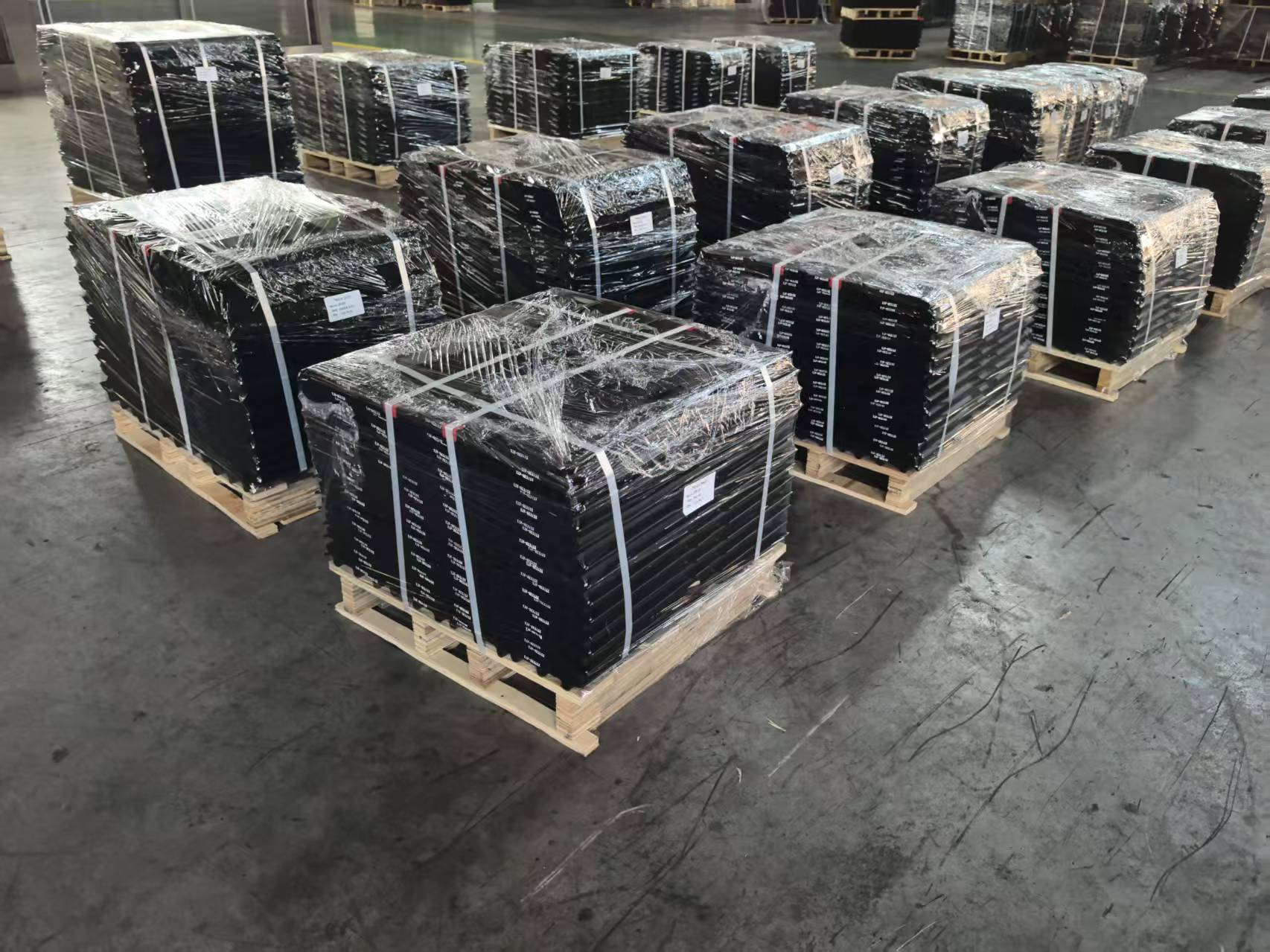 Excavator & Bulldozer Track Shoe Thick Wear-Resistant Track Pad For Komatsu CAT Shantui Construction Machinery Undercarriage Spare Parts Export