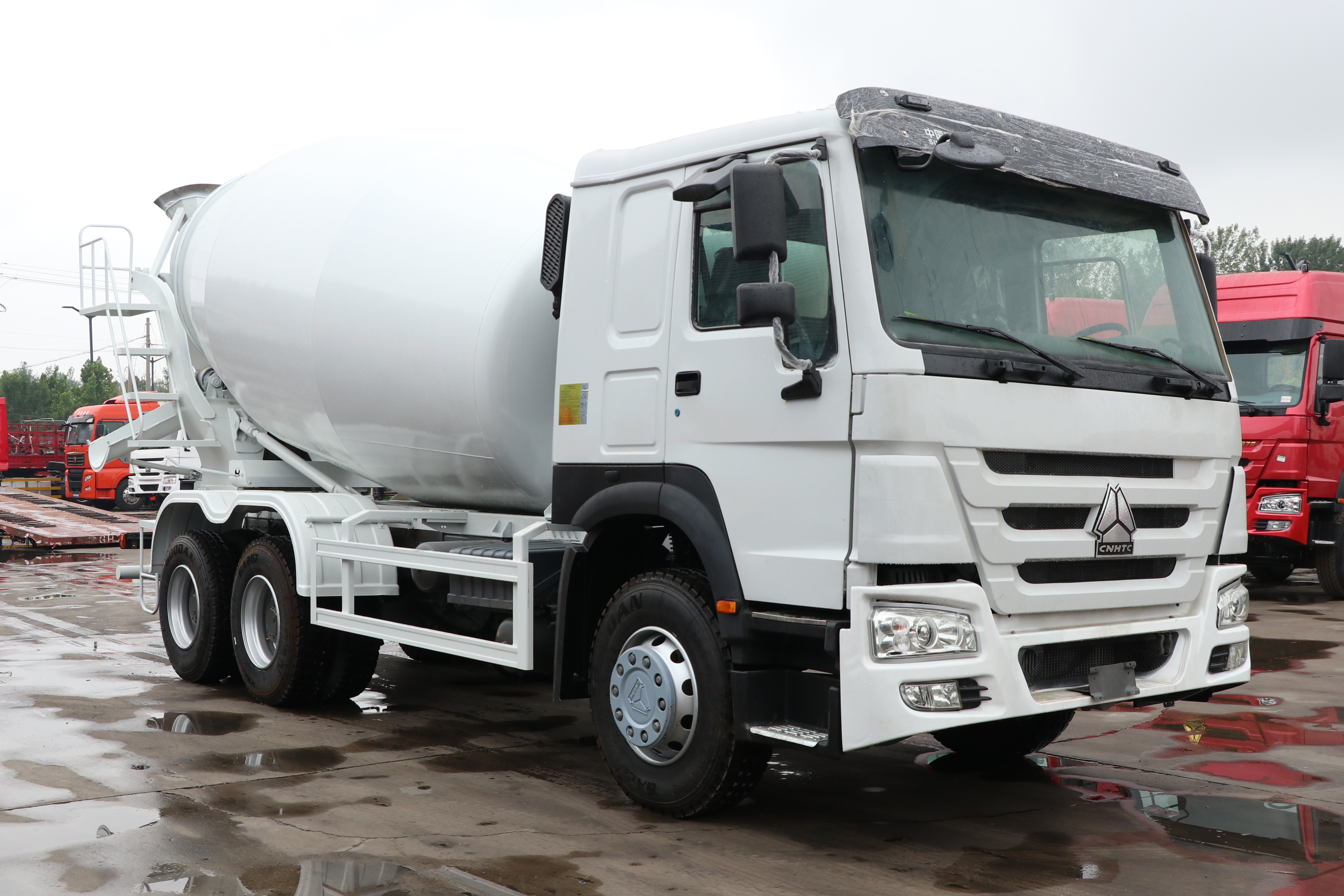 Used Remanufactured SINOTRUK HOWO 6X4 Concrete Mixer Truck Cement Mix Tanker For Overseas Construction Export In Stock