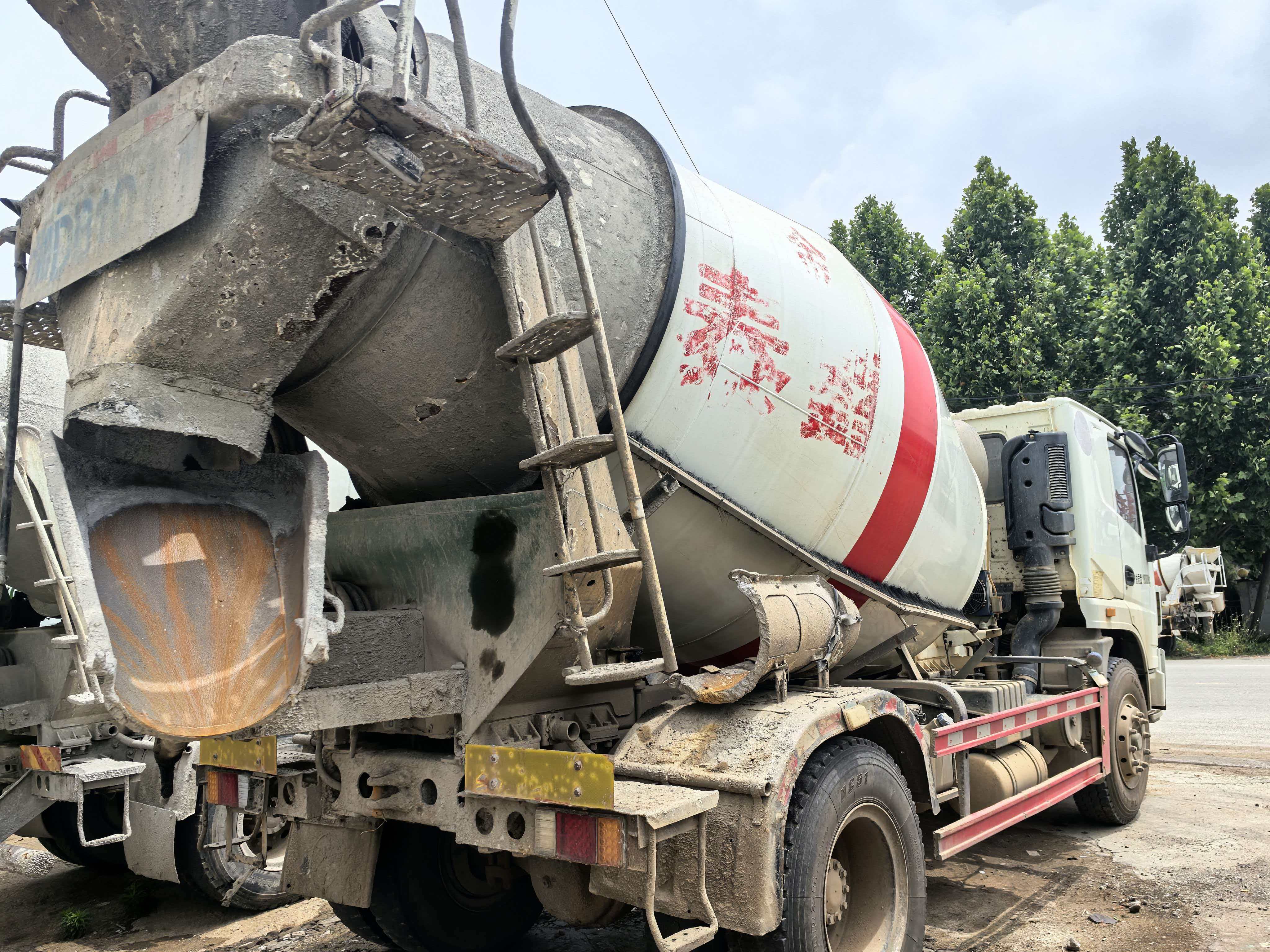 024 Used 4×2 Mini Concrete Mixer Truck 190HP Weichai Engine Short-Distance Cement Mix Tanker For Rural Construction Export
