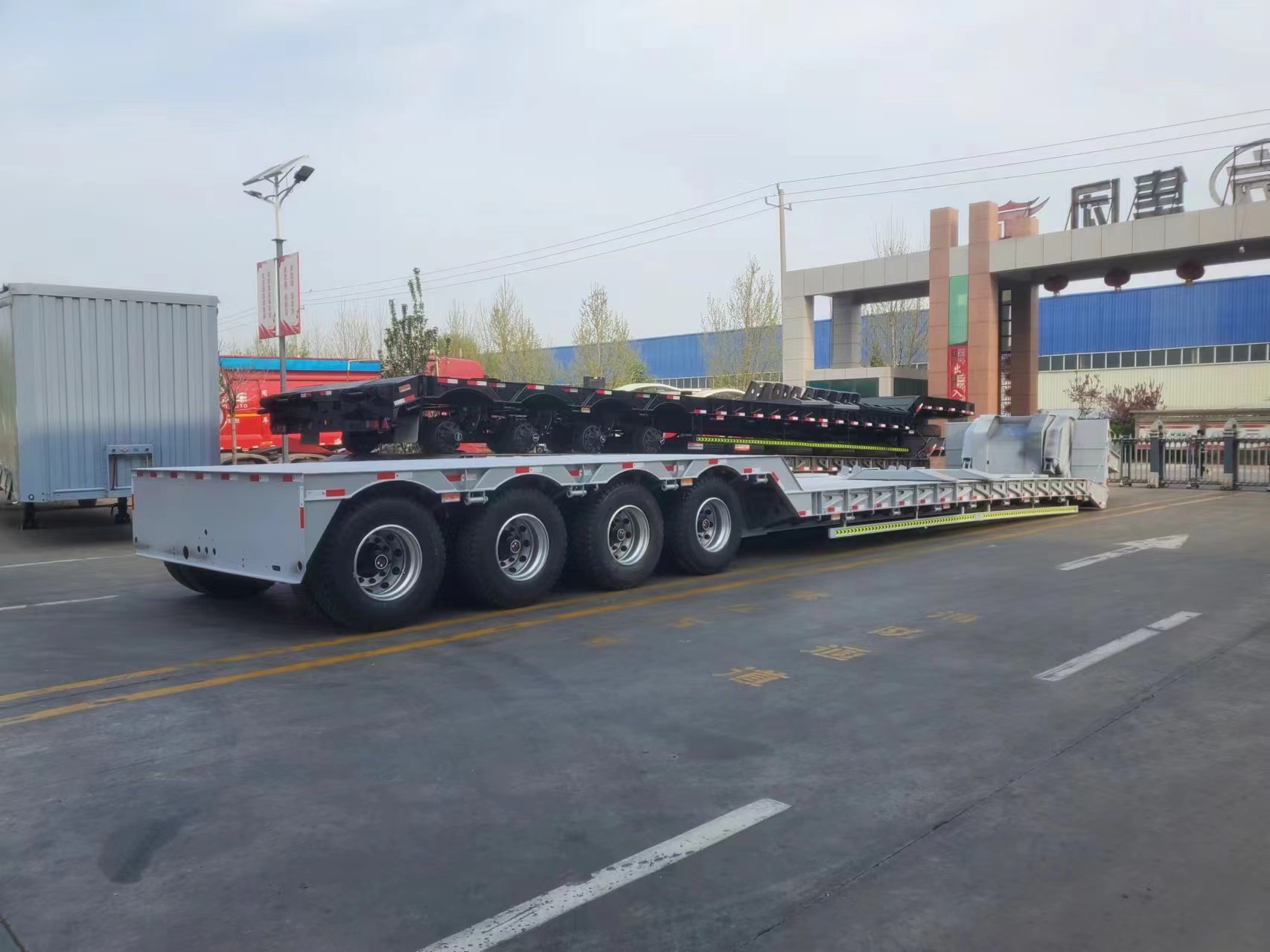 3 4 5axle Lowbed Semi Trailer 100 Ton Gooseneck Lowboy Flatbed Semi Trailer
