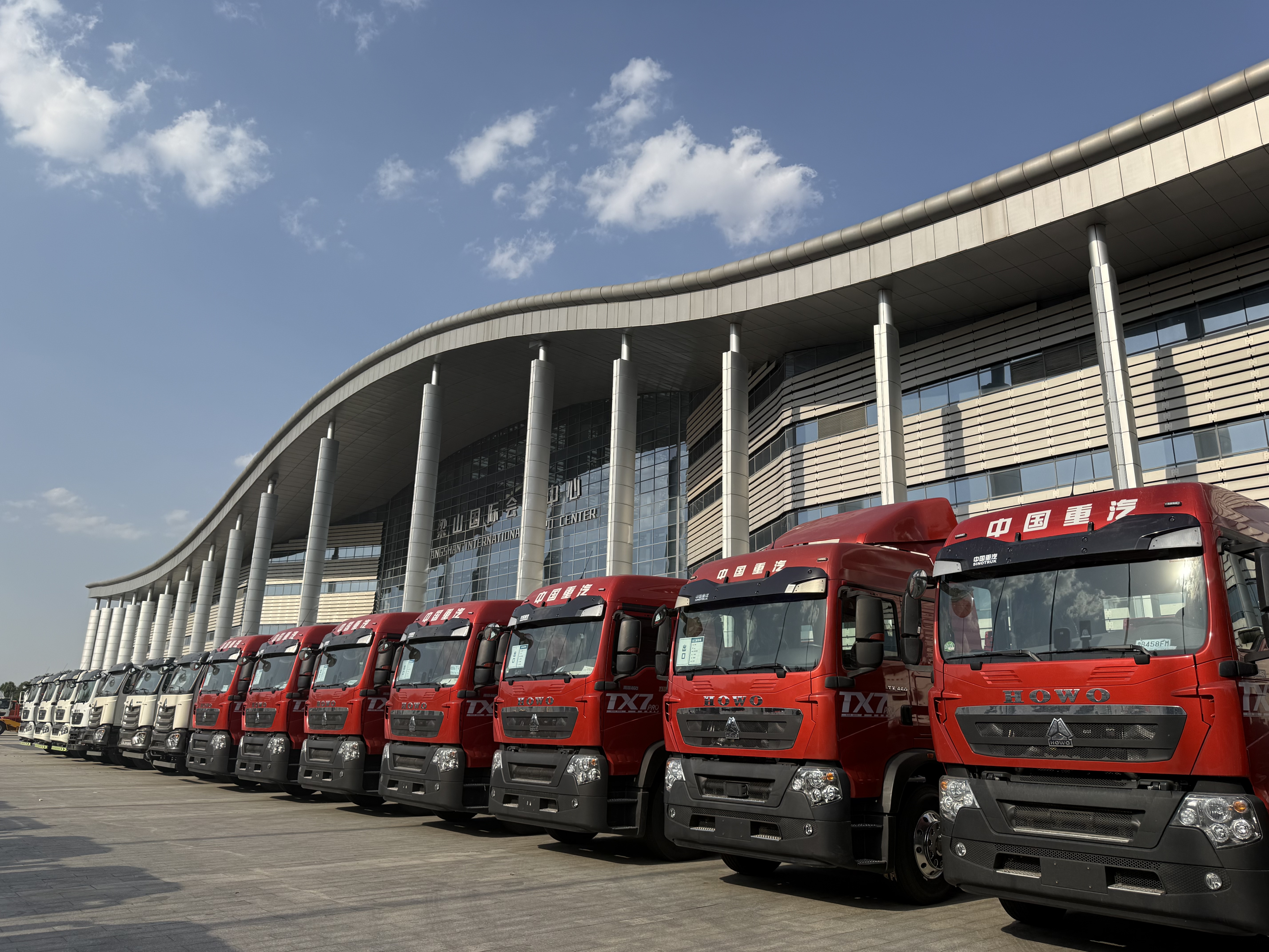 Hongyan Genlyon 6X4 Euro 5 Tractor Head Truck Price for Sale