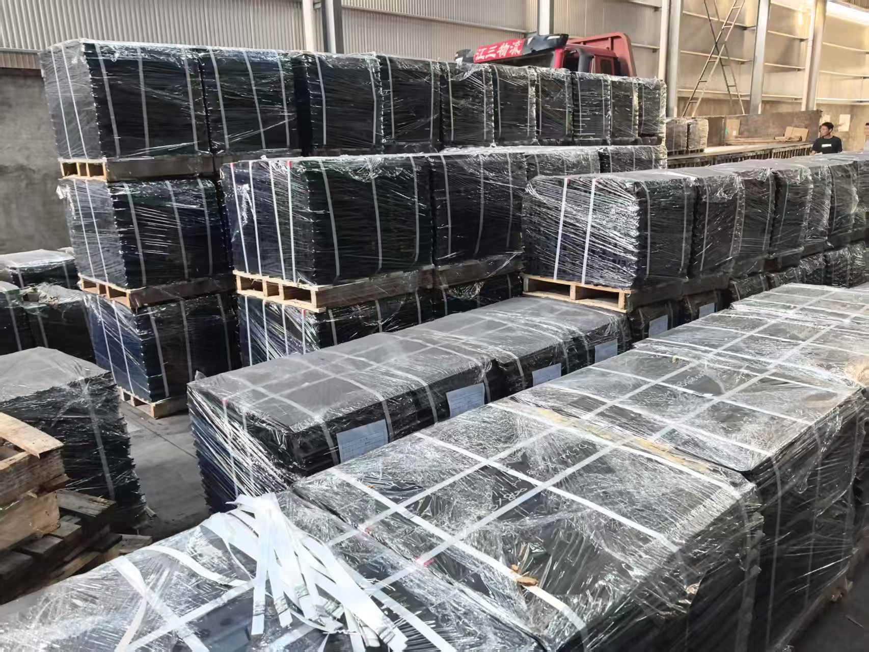 Excavator & Bulldozer Track Shoe Thick Wear-Resistant Track Pad For Komatsu CAT Shantui Construction Machinery Undercarriage Spare Parts Export