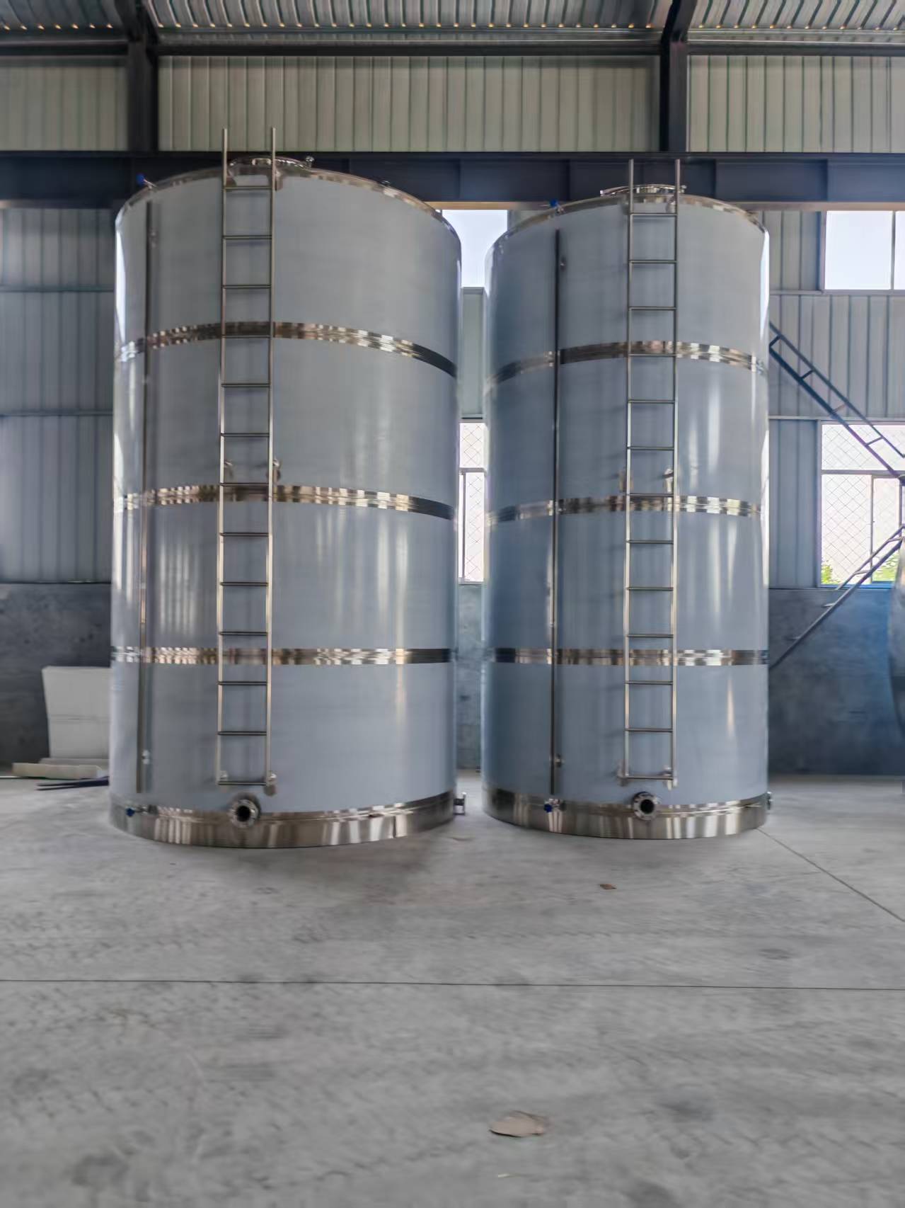 Stainless Steel Storage Tank, Large Vertical Liquid Holding Tank, Sealed Wine Storage Vessel