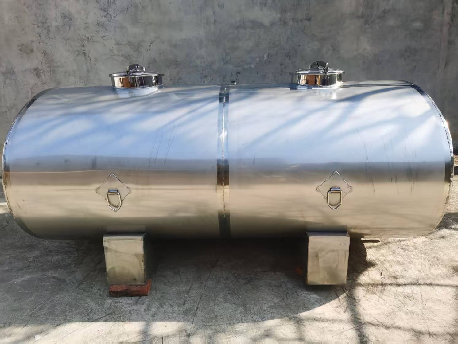 Horizontal Stainless Steel Storage Tank, Insulated Horizontal Holding Tank, Horizontal Liquid Transport Tank
