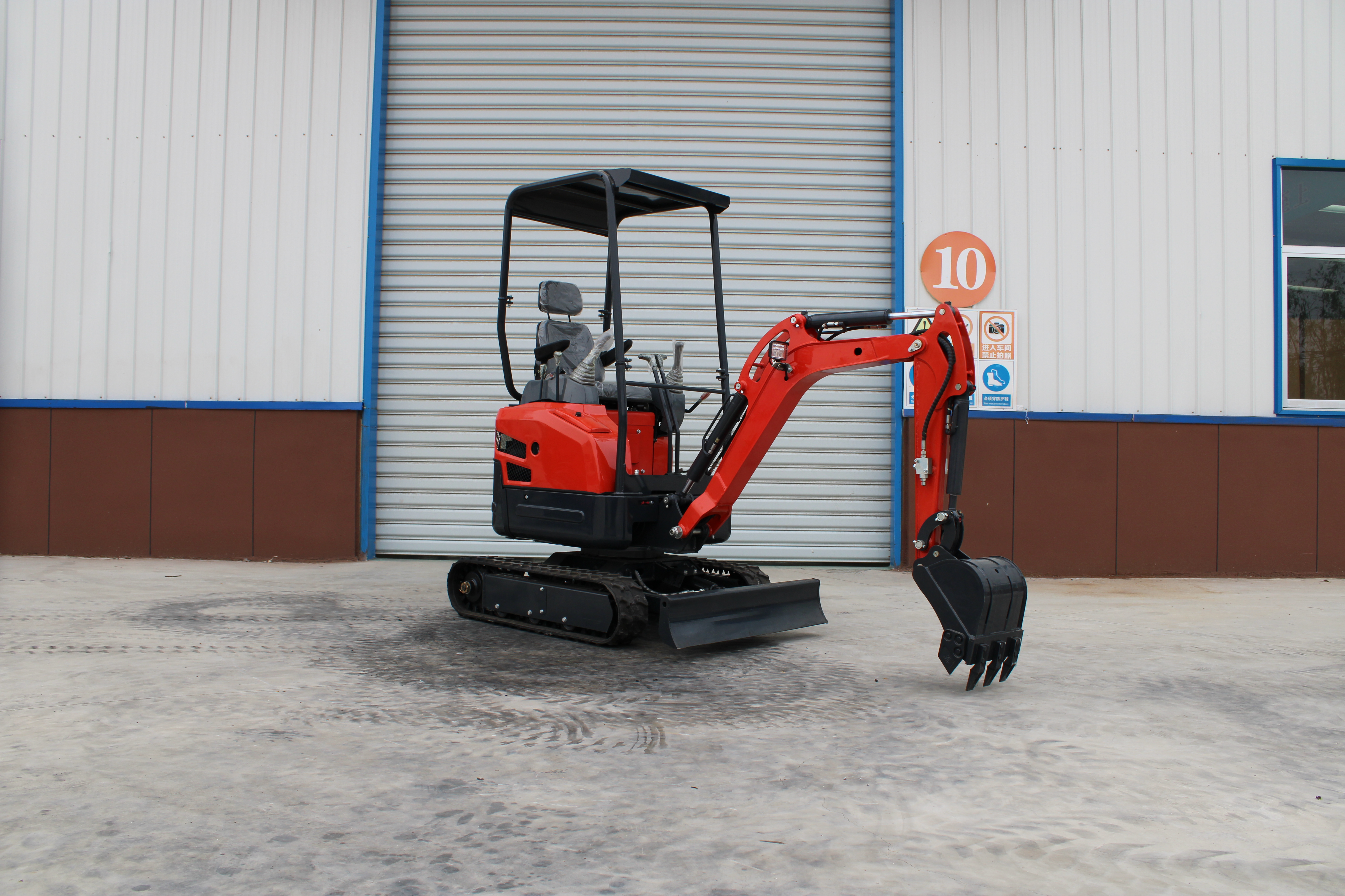 SL17JC-6 1.7 Ton Mini Crawler Excavator, Small Digger For Garden Renovation & Greenhouse Loosening, Mini Excavator For Construction Landscaping Export