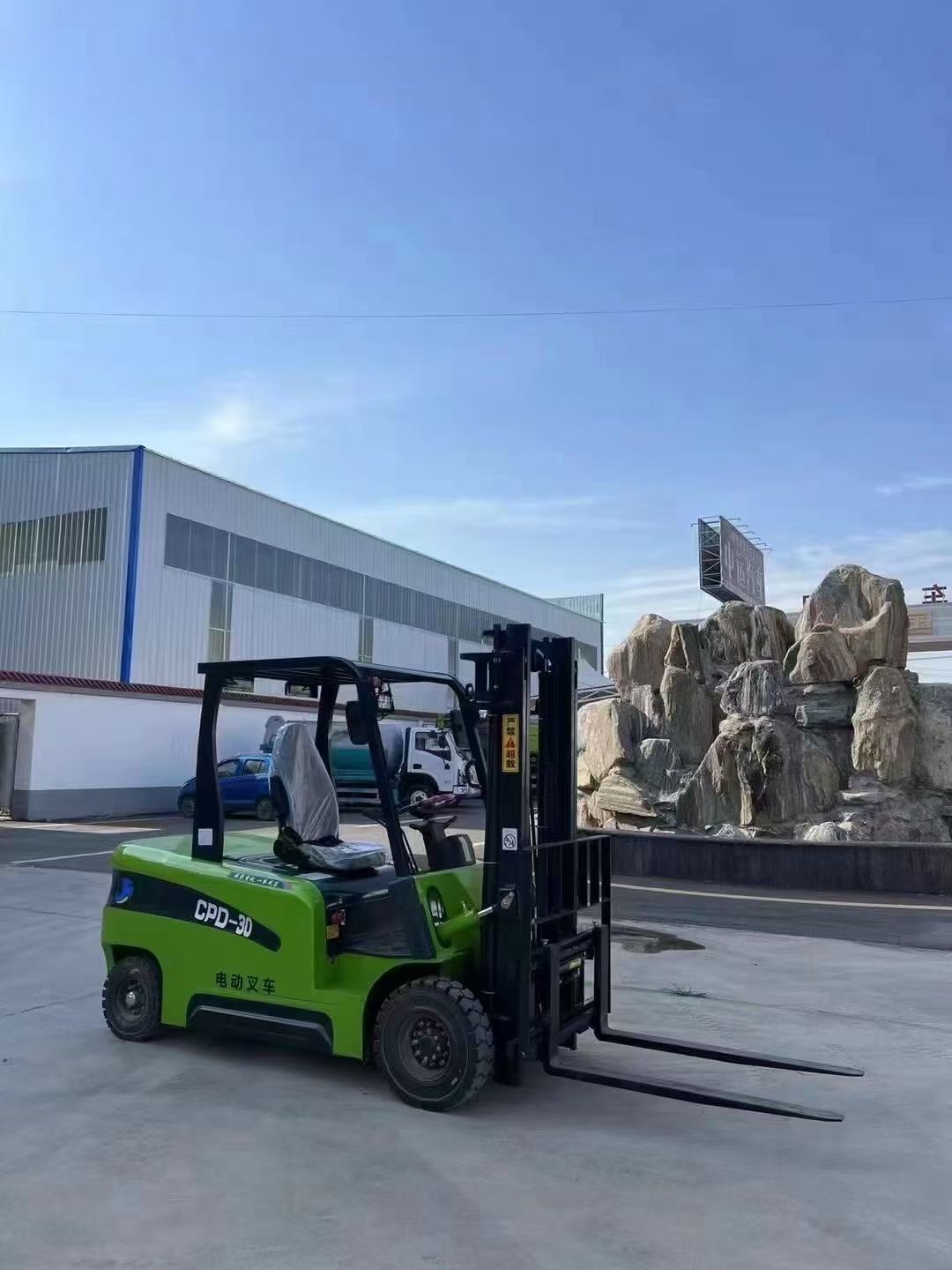 3 Ton 4-Wheel Sit-Down Electric Forklift CPD30 Lithium Battery Warehouse Stacker Forklift