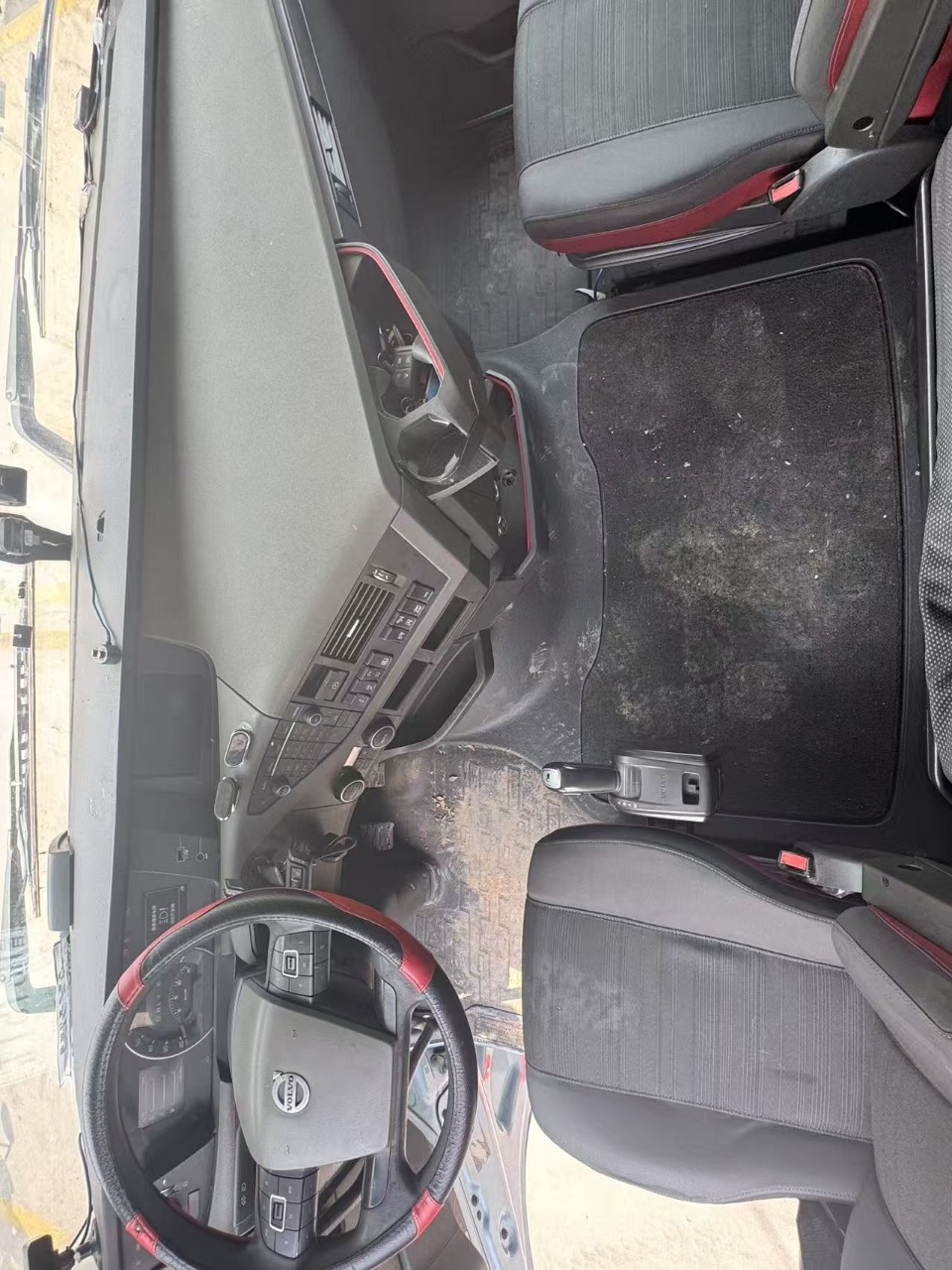 Used Import Volvo FH460 Tractor Head, Registered Dec 2020, 6×2R 9 Air Bag Lift Axle, Auto Transmission 2.79 Gear Ratio, Transferable Nationwide