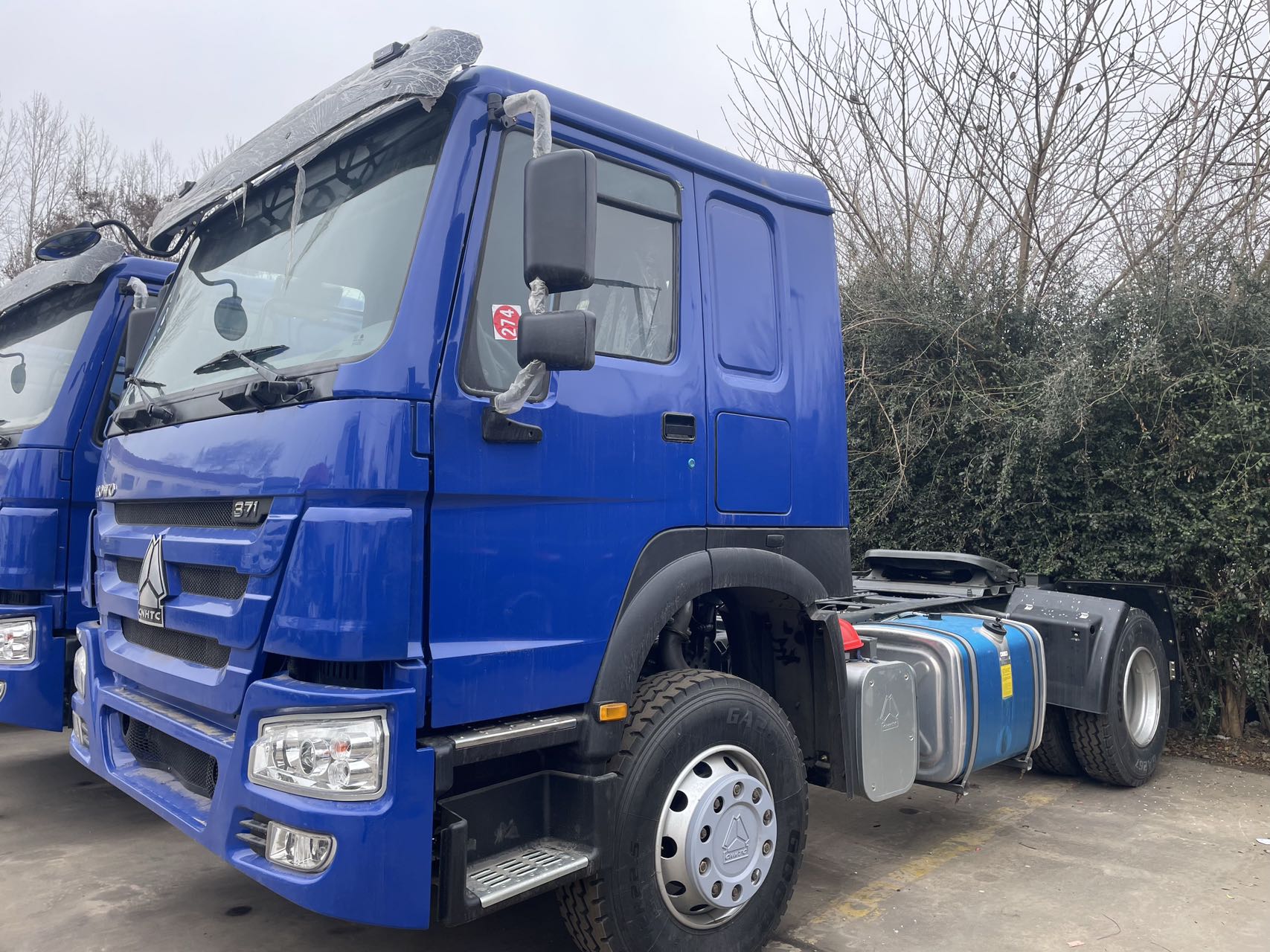 Sinotruk HOWO 4×2 Tractor Head ZZ4187V3617B1, 35 Ton Container Semi-trailer Tractor Truck With 371HP WD615 Euro III Engine