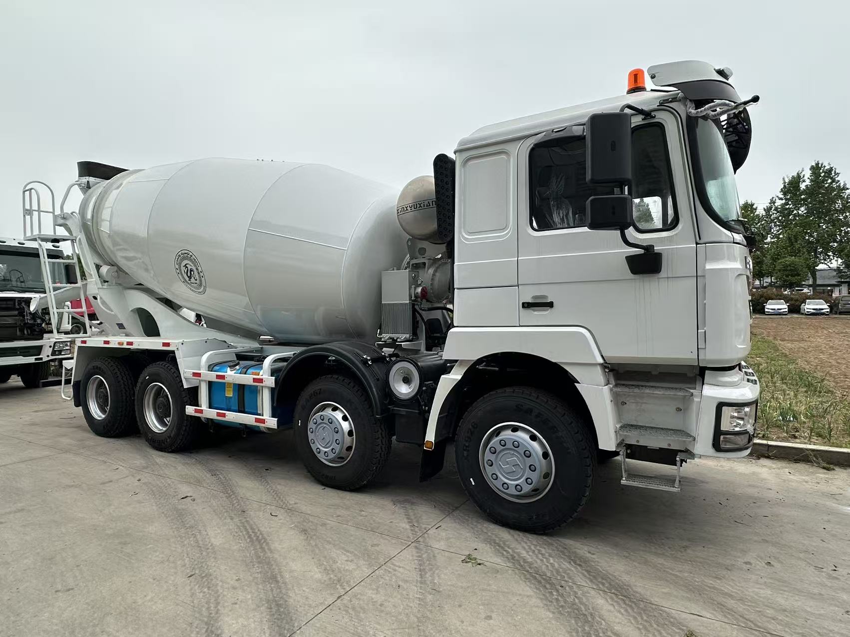 SHACMAN F3000 6×4 Concrete Mixer Truck 8 Cubic Meter With WP10 340HP Euro II Engine For Africa Construction