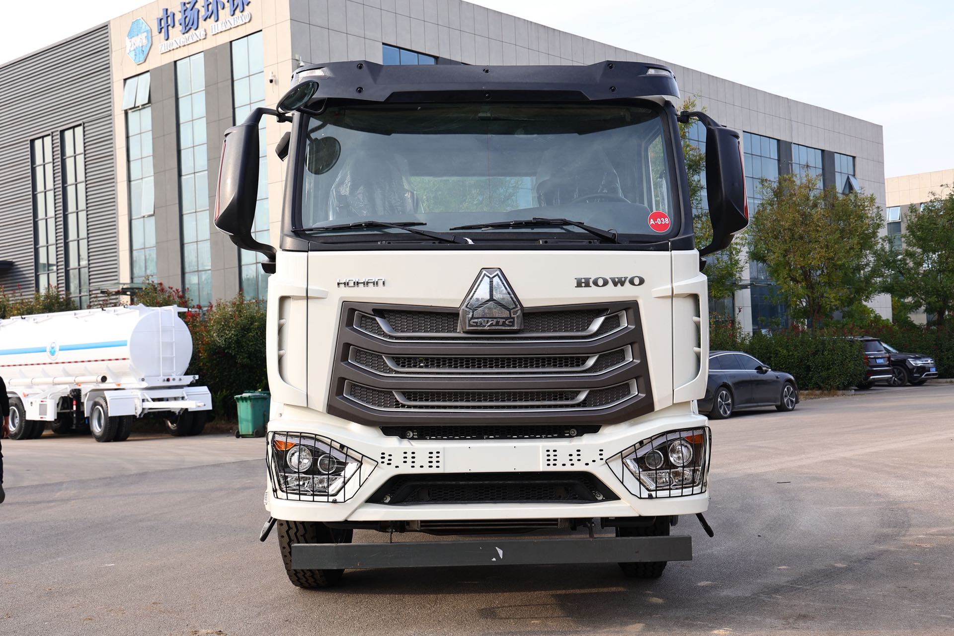 Sinotruk HOWO NX 6×4 Lightweight Tractor Head ZZ4257N3241W, 40 Ton Max Towing Container Semi-trailer Truck