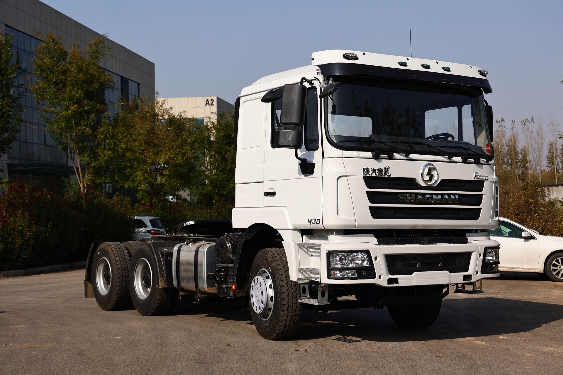 RHD Refit SHACMAN F3000 Container Tractor Truck 12.00R20 Steel Tires For Africa Port Export