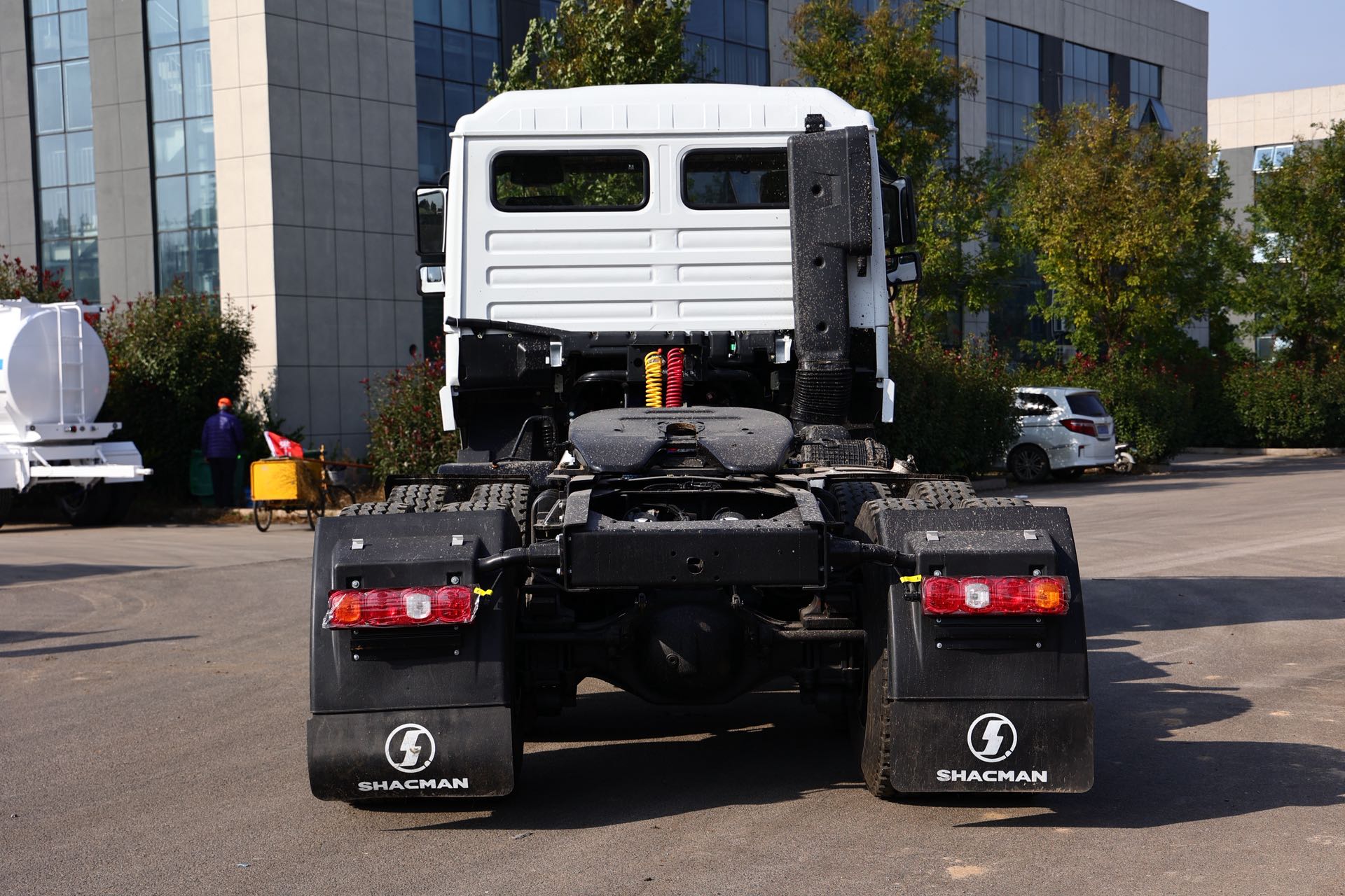RHD Refit SHACMAN F3000 Container Tractor Truck 12.00R20 Steel Tires For Africa Port Export