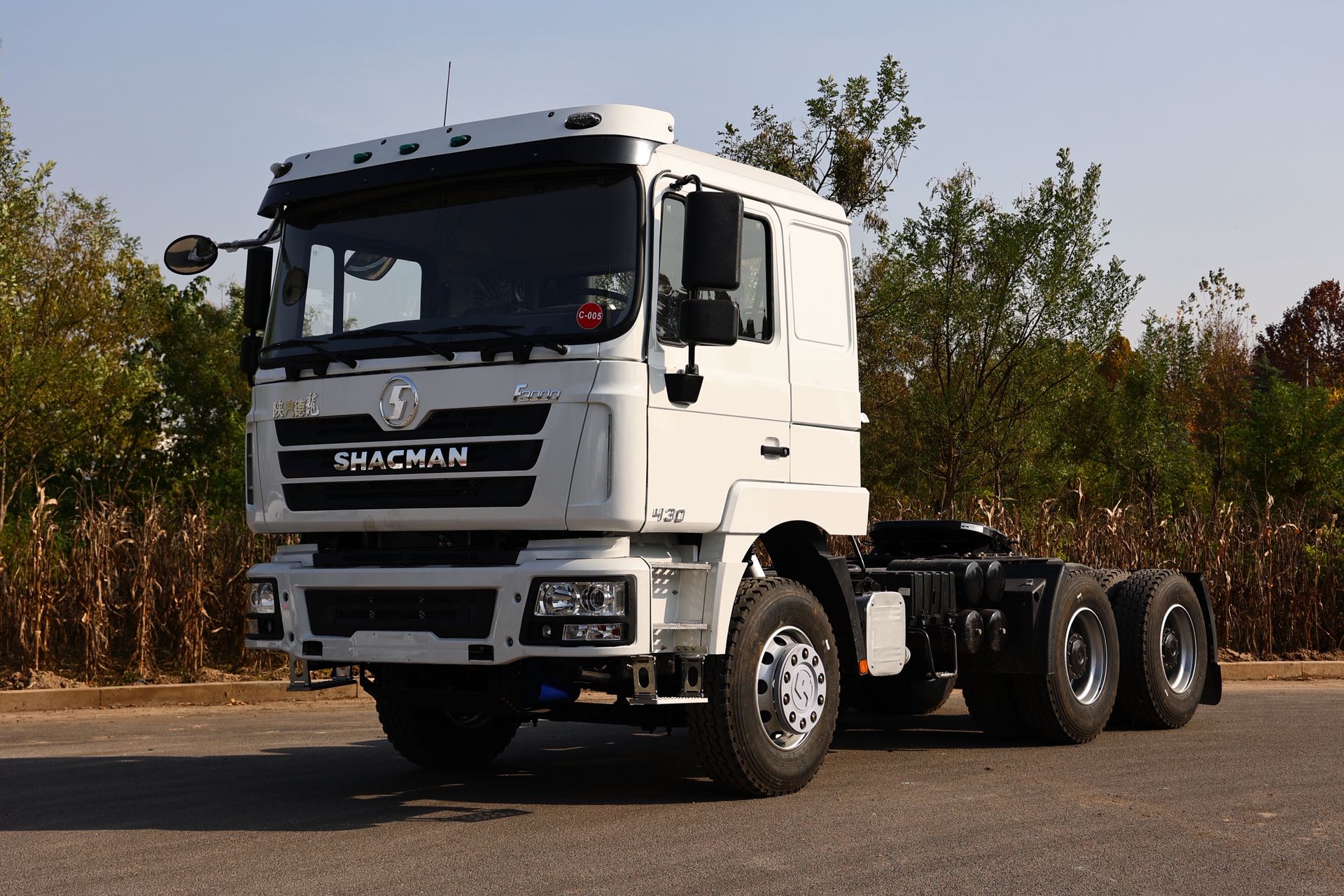 RHD Refit SHACMAN F3000 Container Tractor Truck 12.00R20 Steel Tires For Africa Port Export