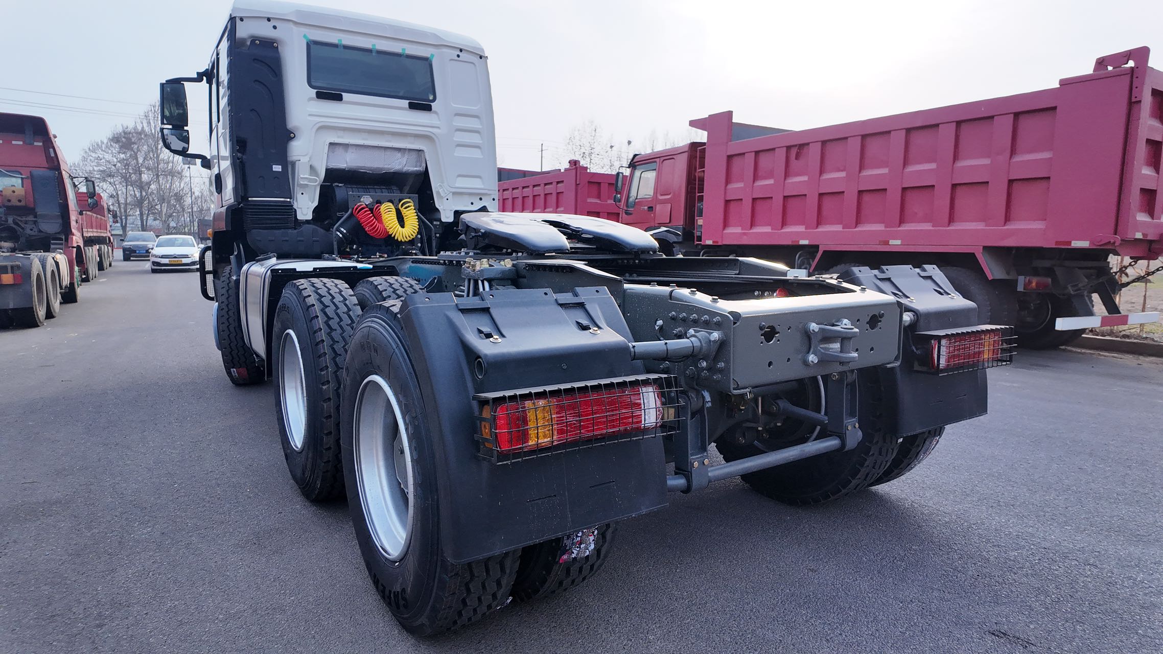 460HP MC11 HOWO TX 6×4 10-wheel Tractor Unit With 600L Aluminum Fuel Tank For Long-distance Logistics