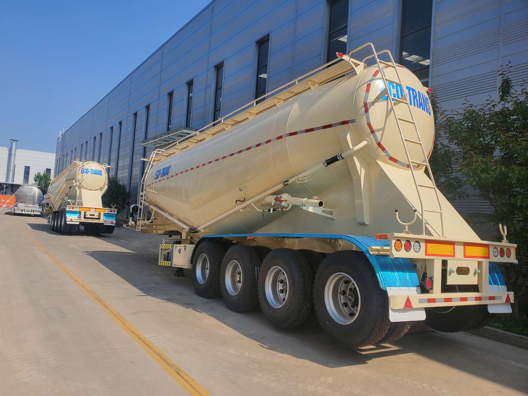 30cbm 3-Axle 3-Compartment Powder Material Transport Truck cement tanks bulk powder trailer For Sale
