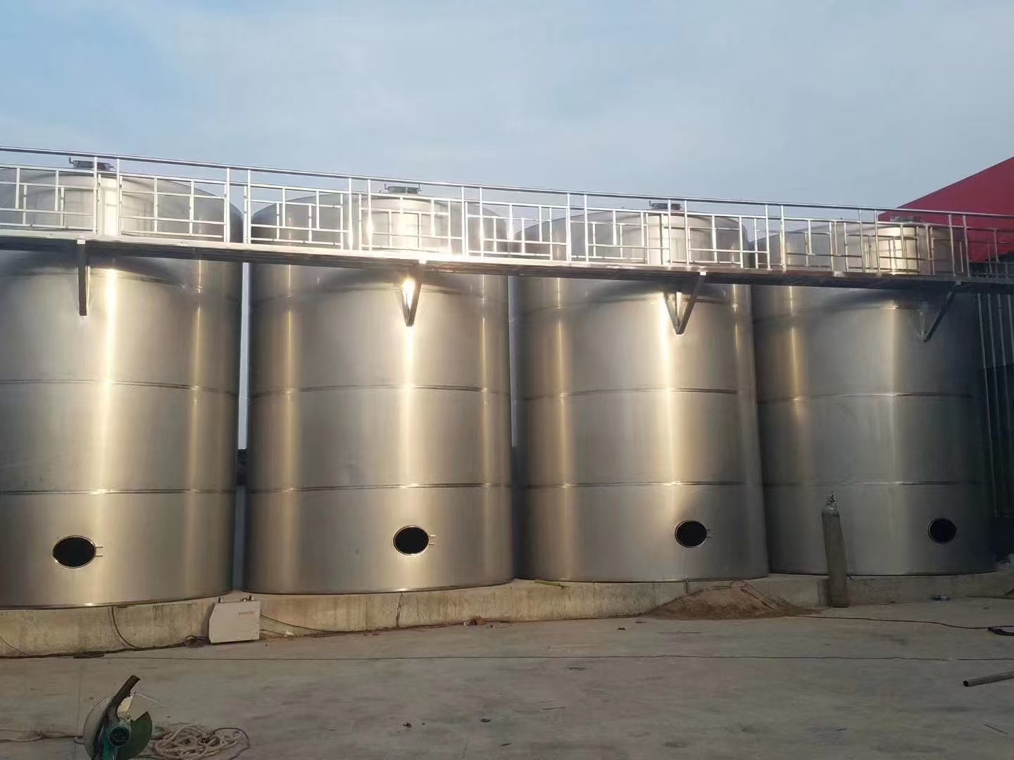 Stainless Steel Storage Tank, Large Vertical Liquid Holding Tank, Sealed Wine Storage Vessel