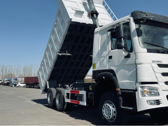371HP WD615 Euro II Mechanical Pump HOWO 6×4 Rear Tipper Truck, Heavy-duty Sand Quarry Engineering Dumper