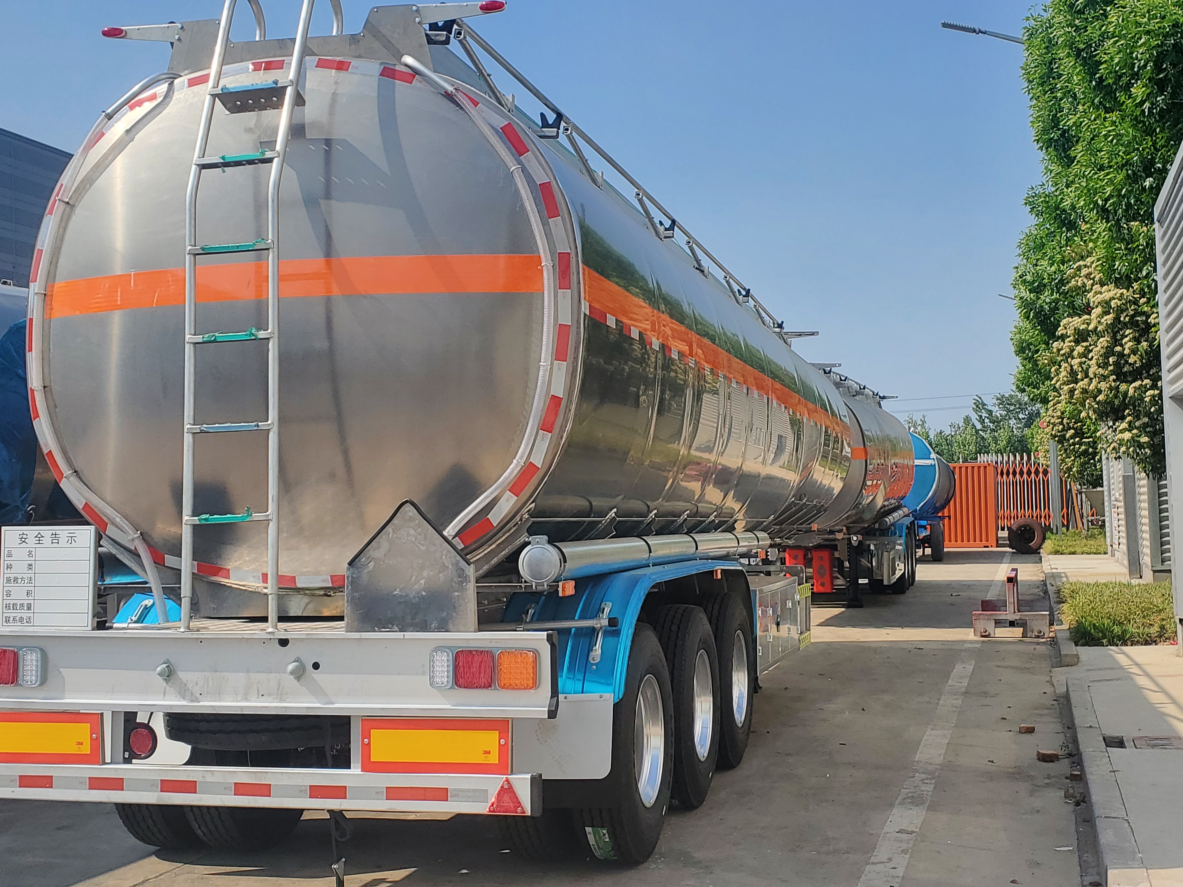 55cbm 5-compartment fuel tanker truck for sale
