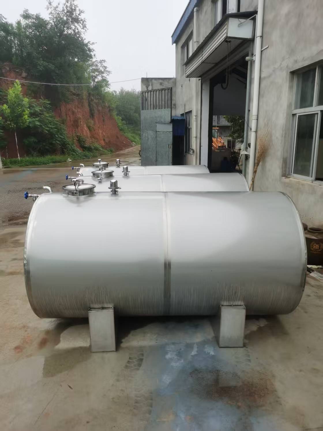 Horizontal Stainless Steel Storage Tank, Insulated Horizontal Holding Tank, Horizontal Liquid Transport Tank