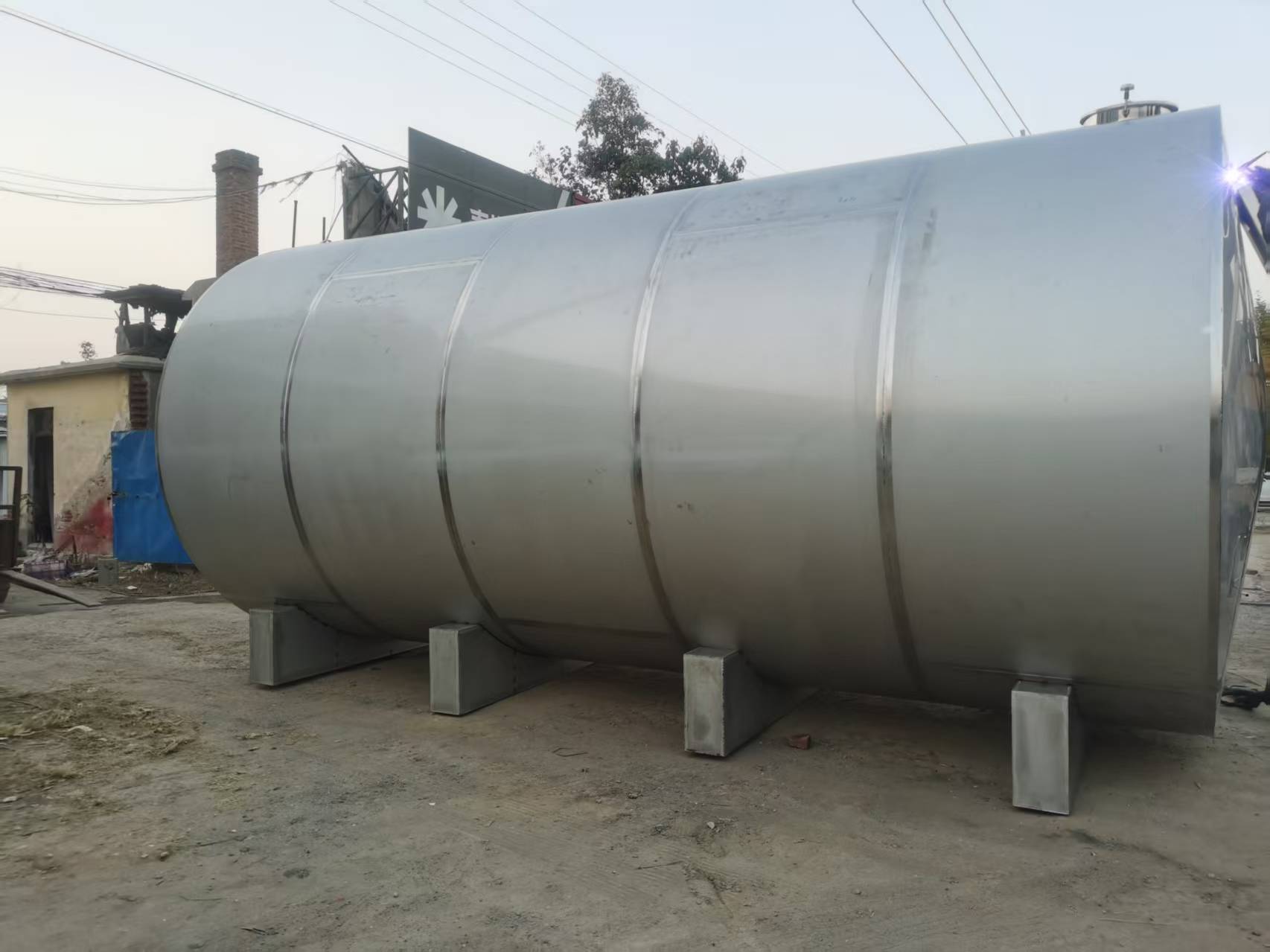 Horizontal Stainless Steel Storage Tank, Insulated Horizontal Holding Tank, Horizontal Liquid Transport Tank