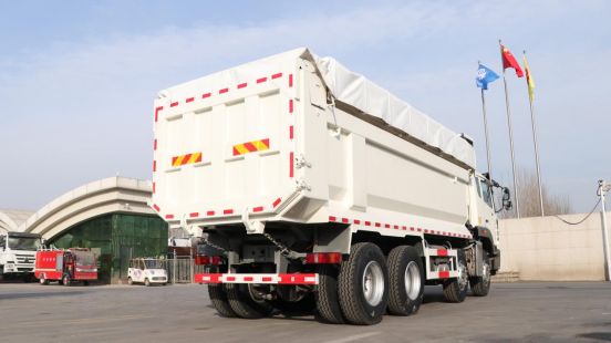 380/400HP Weichai WP10 HOWO NX 8×4 12-wheel City Dumper Truck With Sealed Rainproof Cargo Box