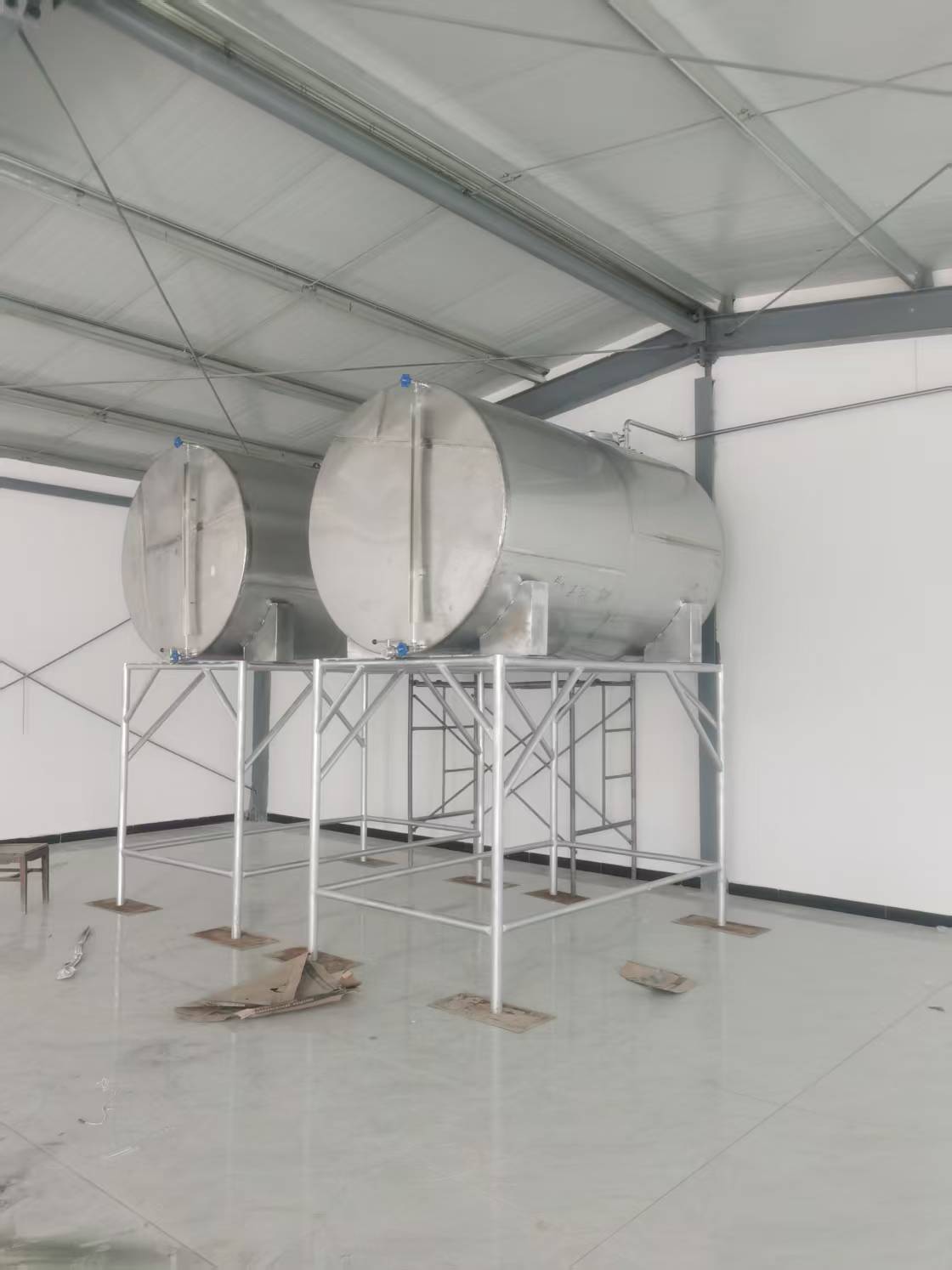 Horizontal Stainless Steel Storage Tank, Insulated Horizontal Holding Tank, Horizontal Liquid Transport Tank