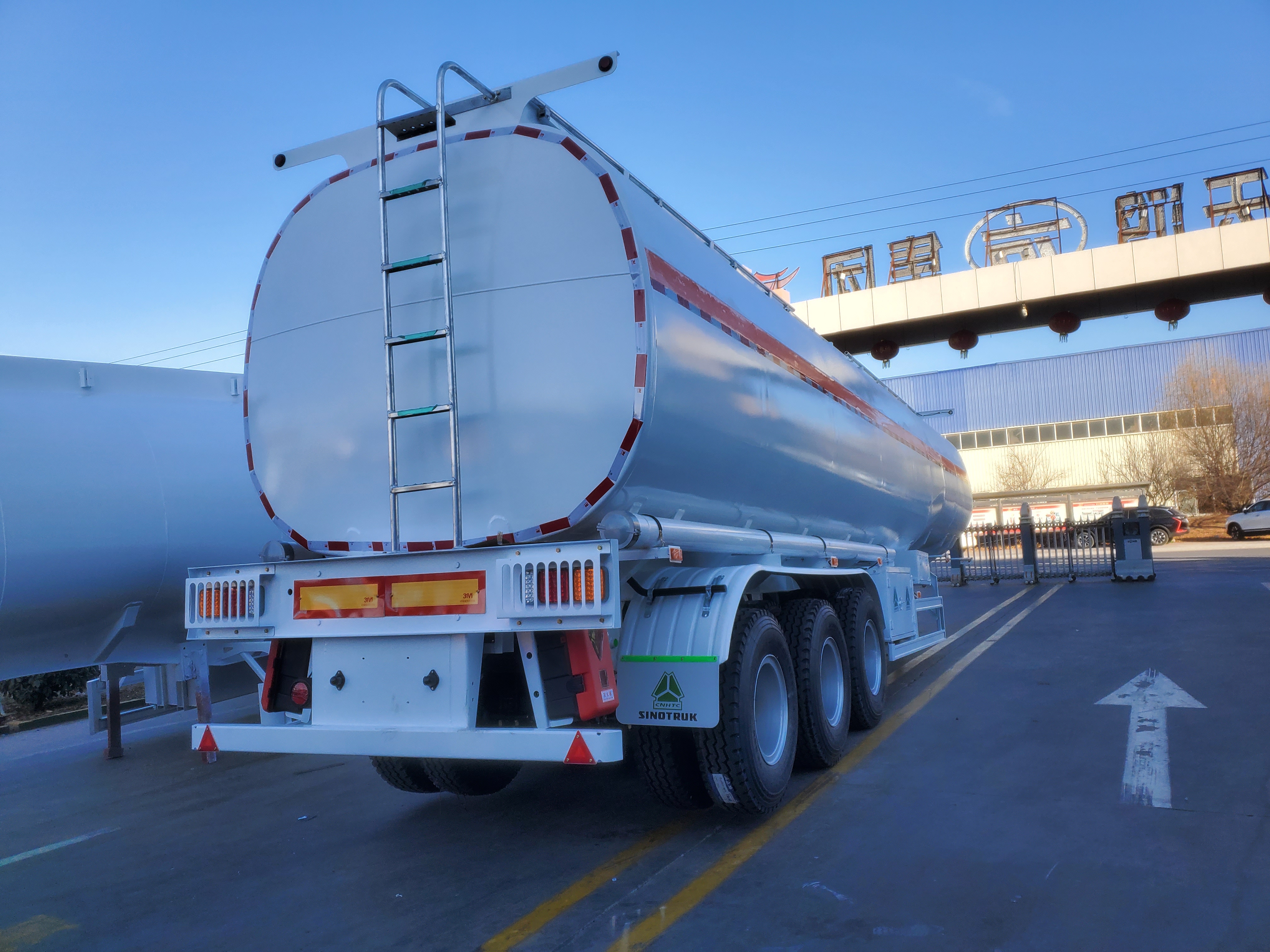 55cbm 5-compartment fuel tanker truck for sale
