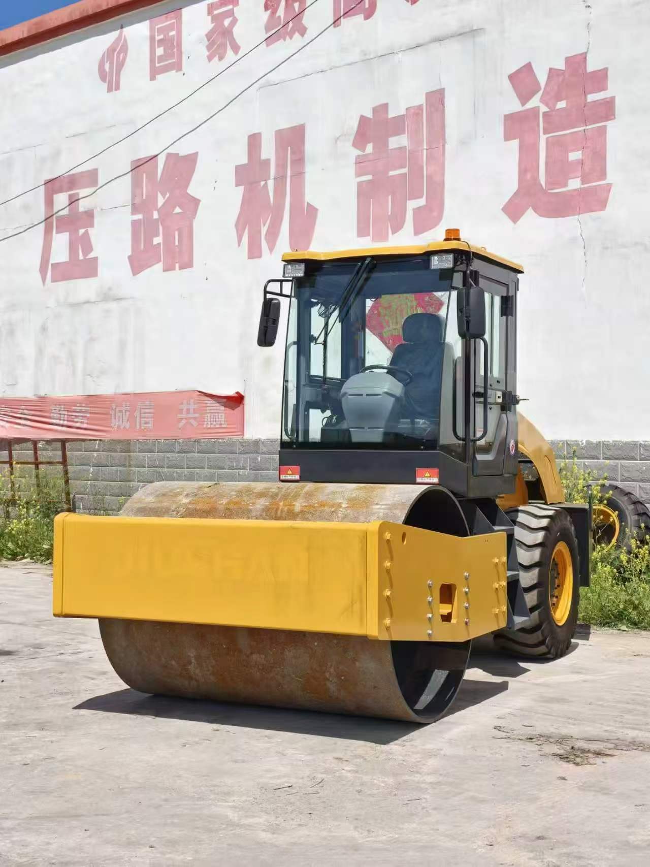 8 Ton Full Hydraulic Single Drum Road Roller, Large Ride-on Soil Compactor For Subgrade Backfill Vibration Compaction