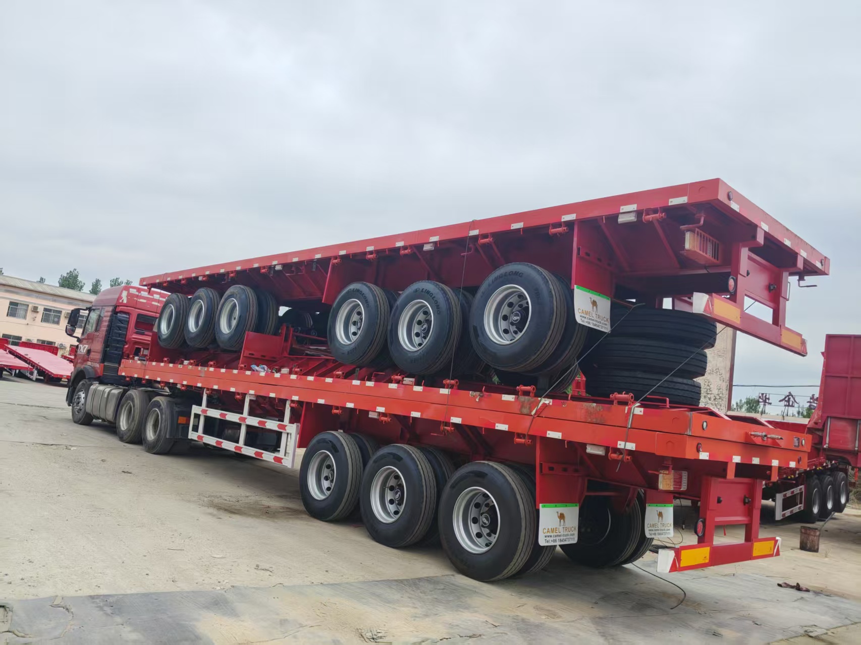 Heavy-Duty Tri-Axle Flatbed Semi-Trailer For Container & Bulk Cargo Transport
