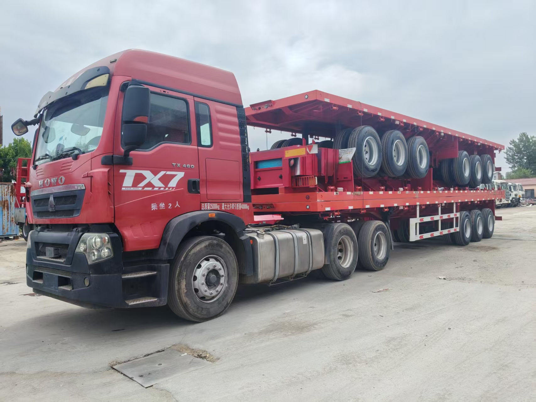 Heavy-Duty Tri-Axle Flatbed Semi-Trailer For Container & Bulk Cargo Transport
