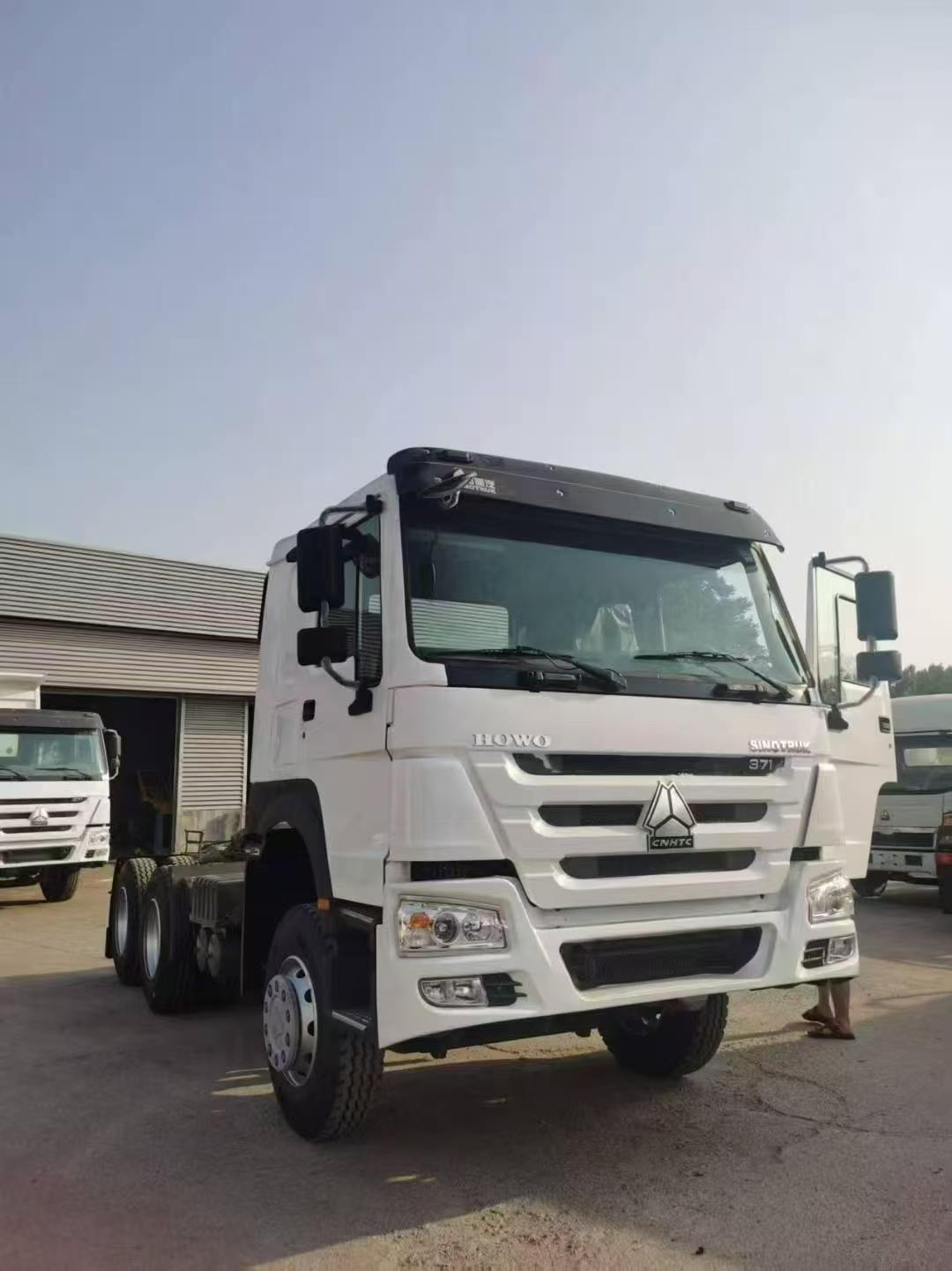 SINOTRUK Howo 371 horsepower 6×4 classic tractor head, with export license